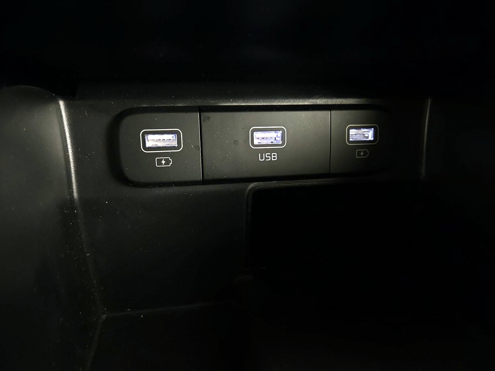 Thumbnail: 2023 Kia Sorento - 18