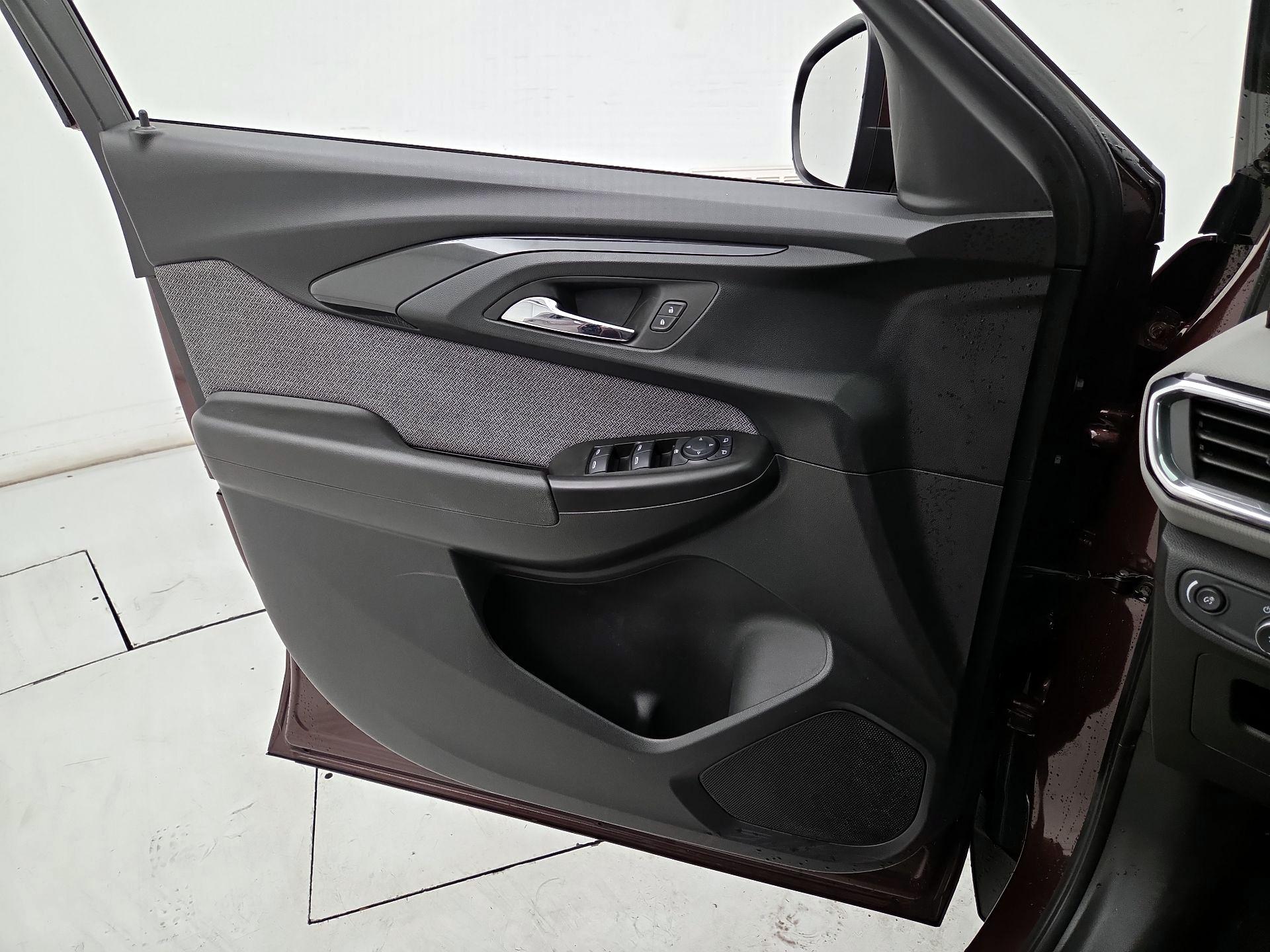 Thumbnail: 2023 Chevrolet TrailBlazer - 12