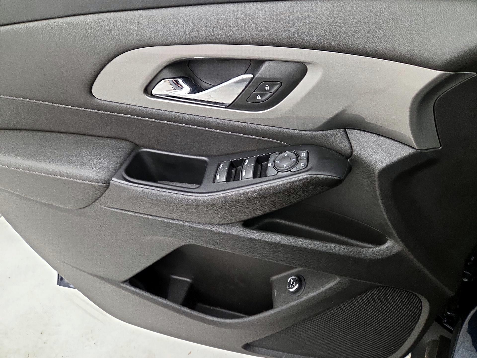 Thumbnail: 2023 Chevrolet Traverse - 12