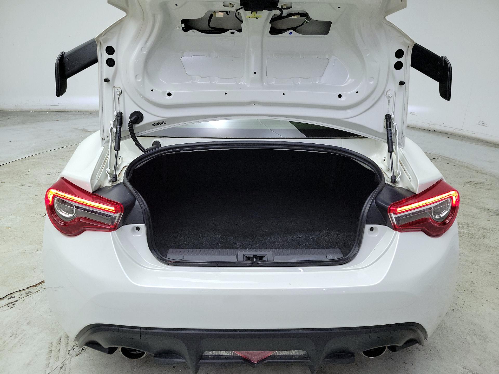 Thumbnail: 2018 Toyota 86 - 19