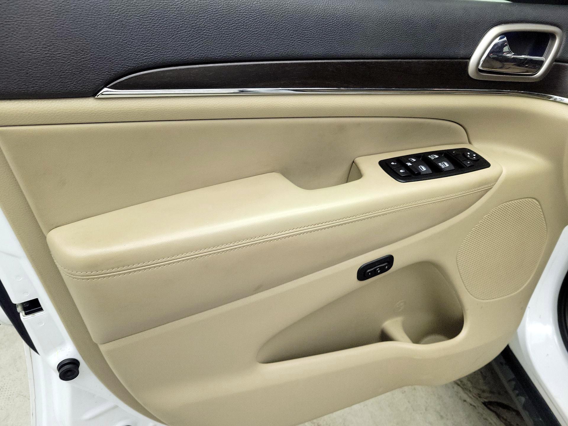 Thumbnail: 2014 Jeep Grand Cherokee - 12