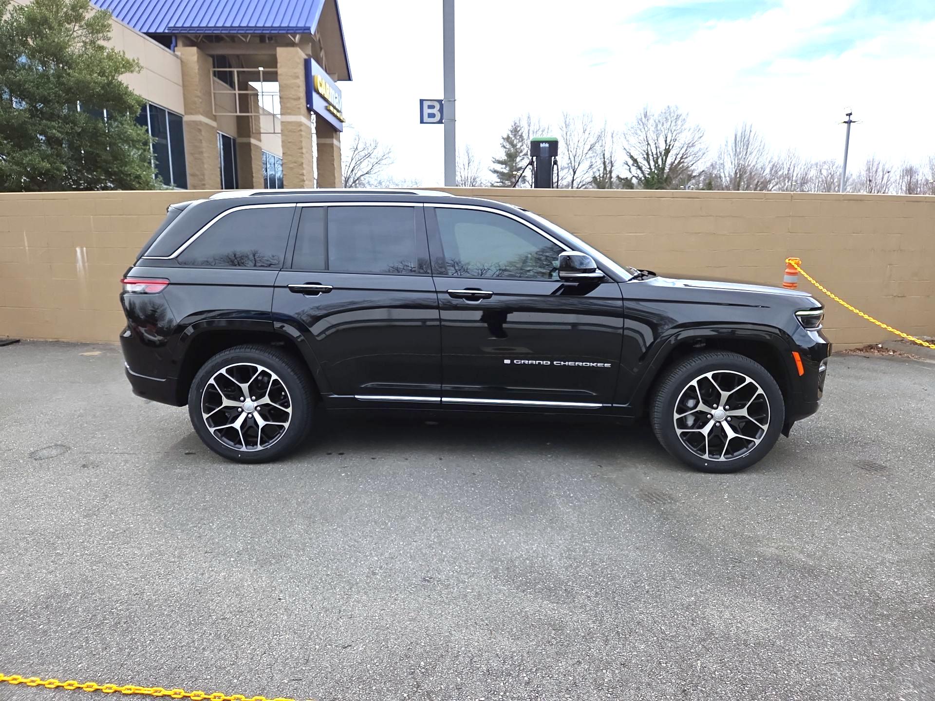 Thumbnail: 2022 Jeep Grand Cherokee - 4