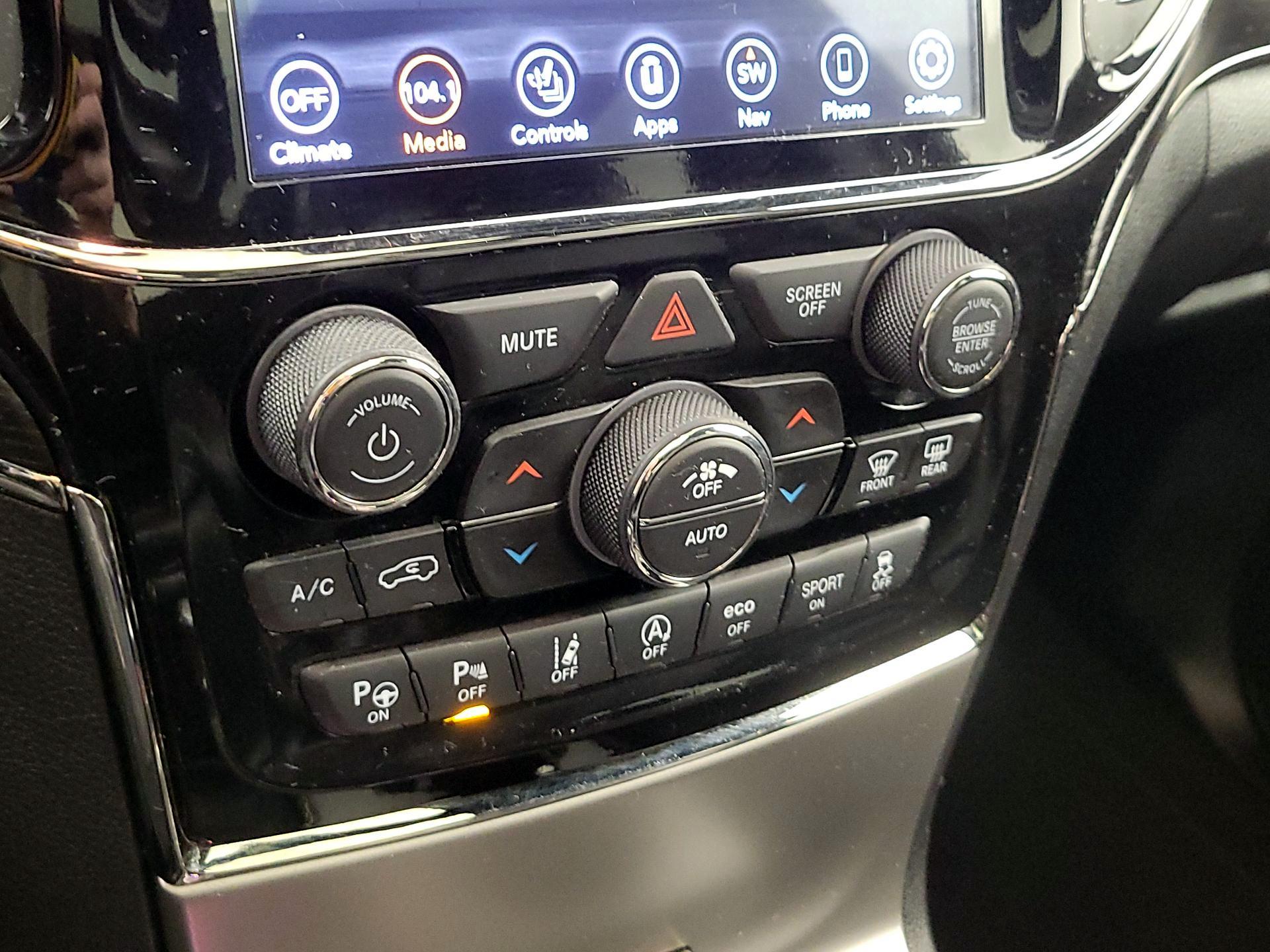 Thumbnail: 2021 Jeep Grand Cherokee - 17