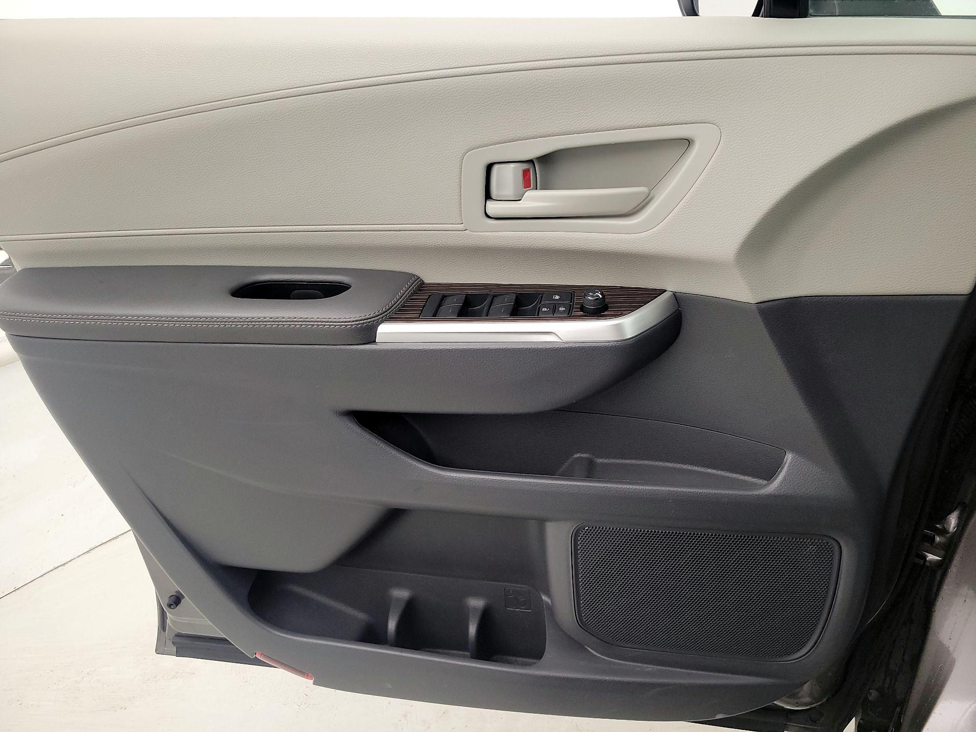 Thumbnail: 2024 Toyota Sienna - 12