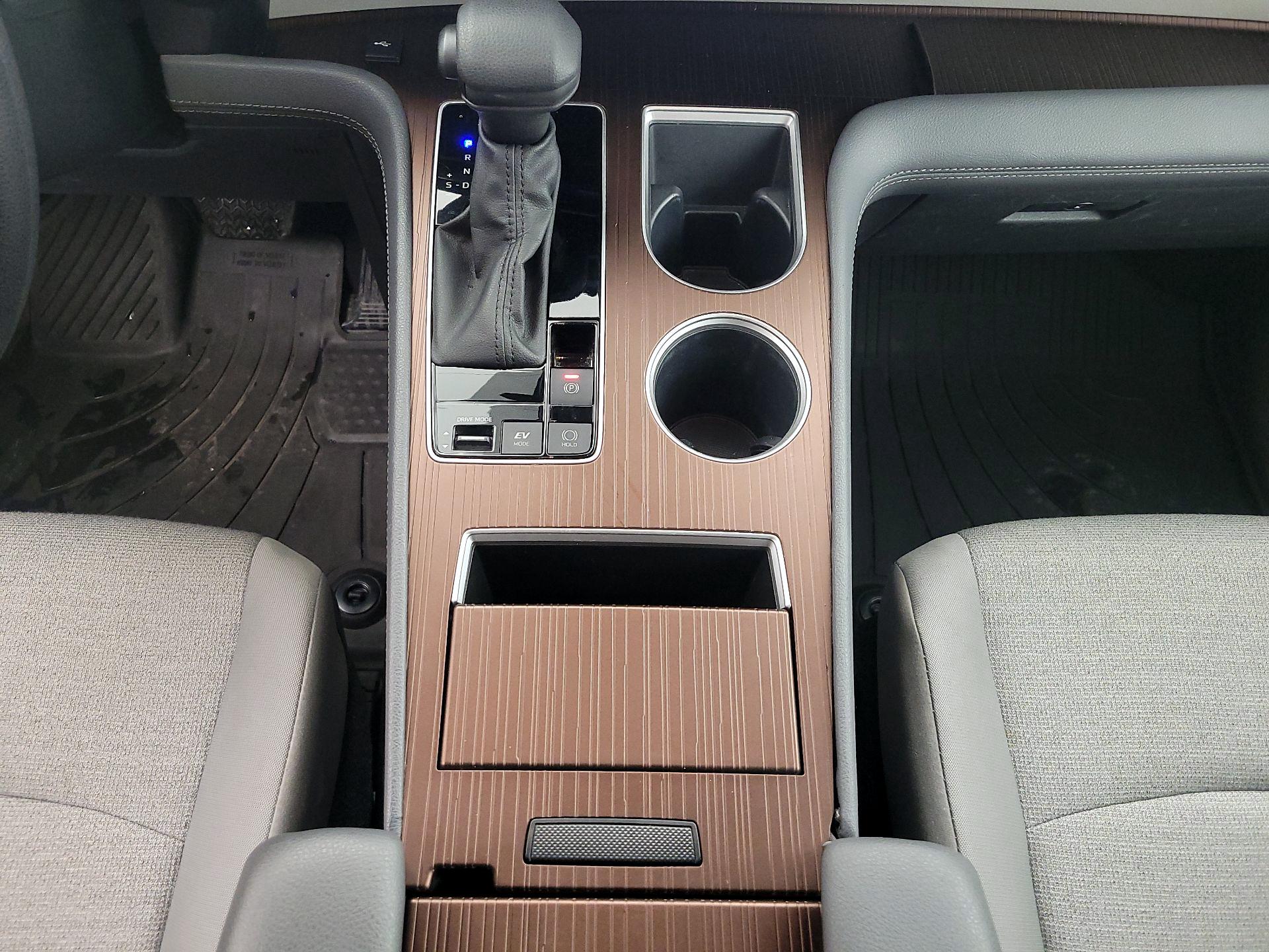 Thumbnail: 2024 Toyota Sienna - 18