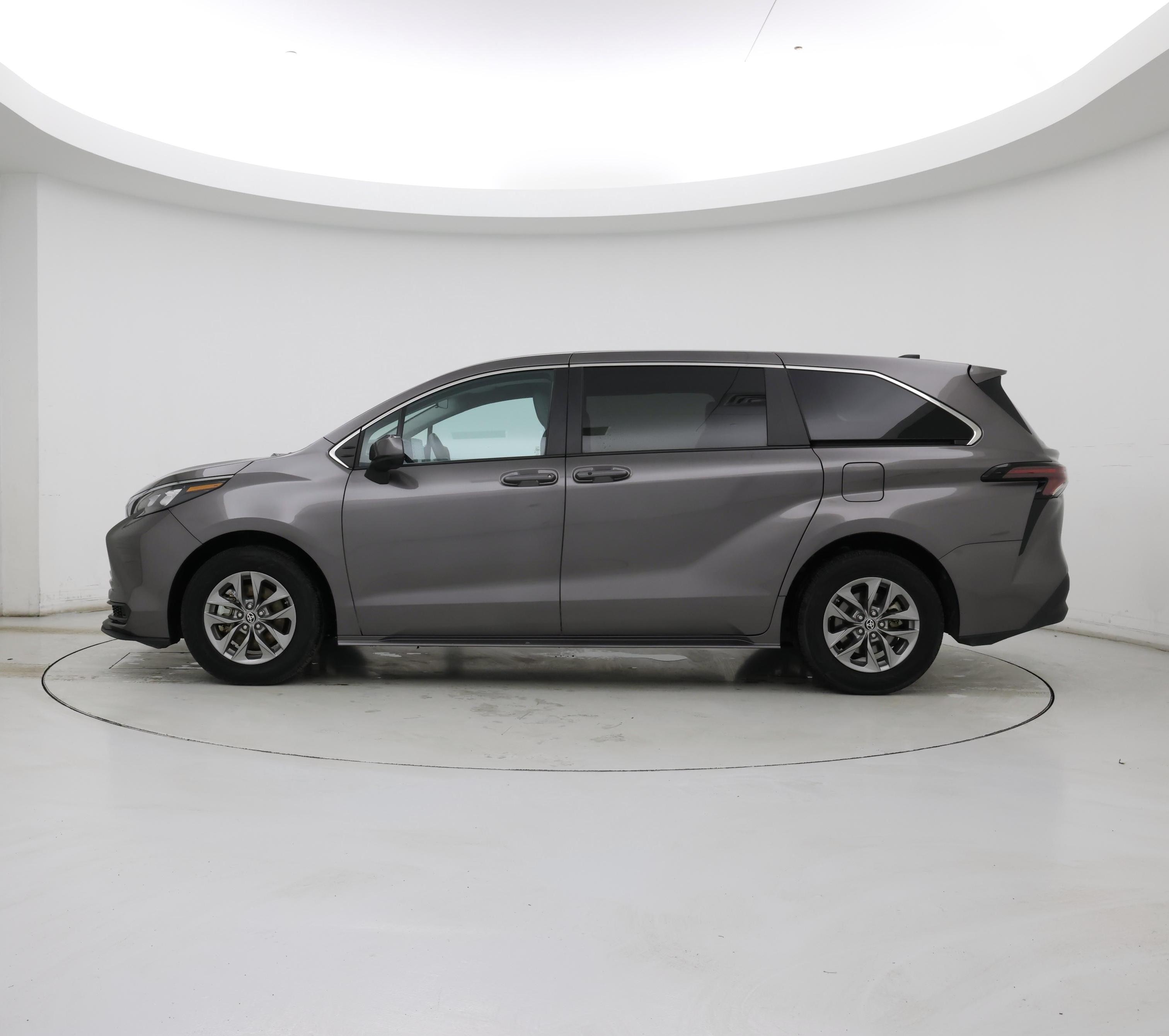 Thumbnail: 2024 Toyota Sienna - 3