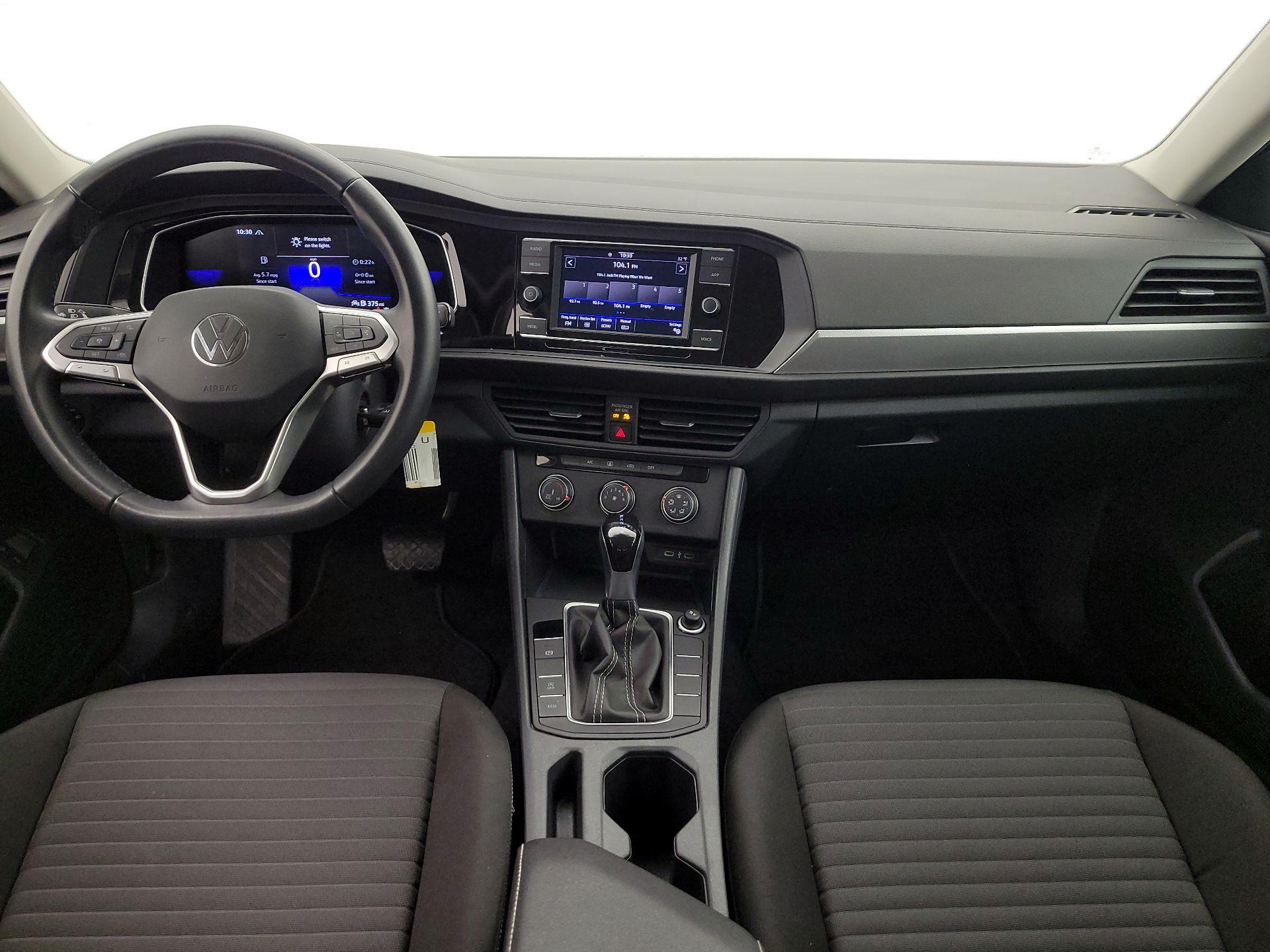 Thumbnail: 2024 Volkswagen Jetta - 9