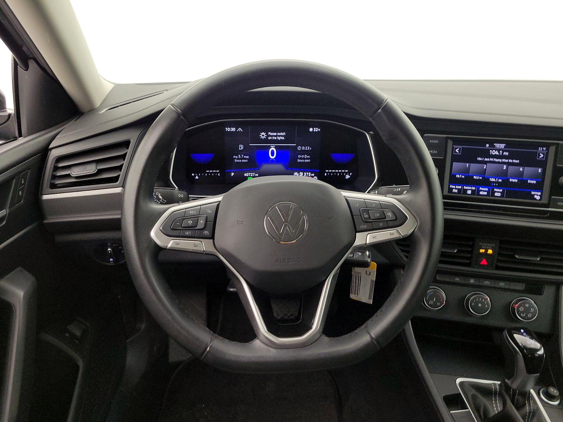 Thumbnail: 2024 Volkswagen Jetta - 10