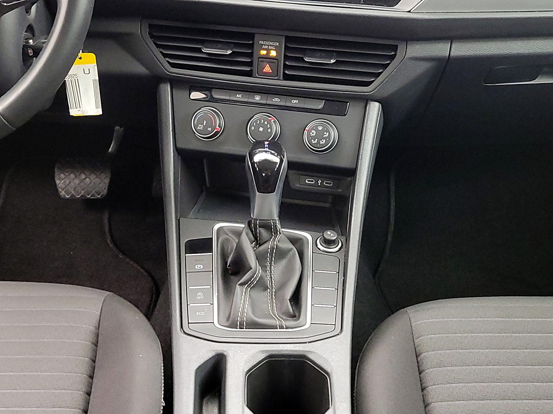 Thumbnail: 2024 Volkswagen Jetta - 17