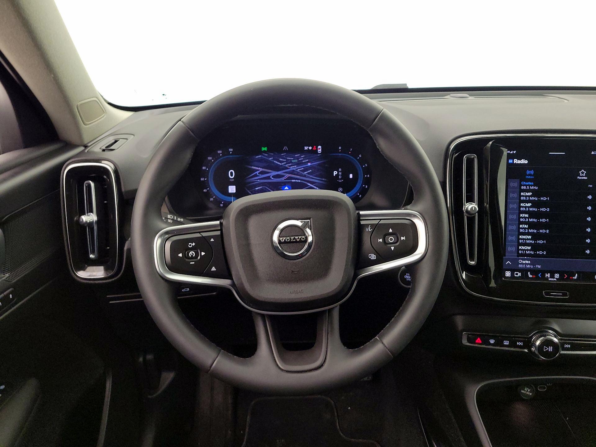 Thumbnail: 2023 Volvo XC40 - 10