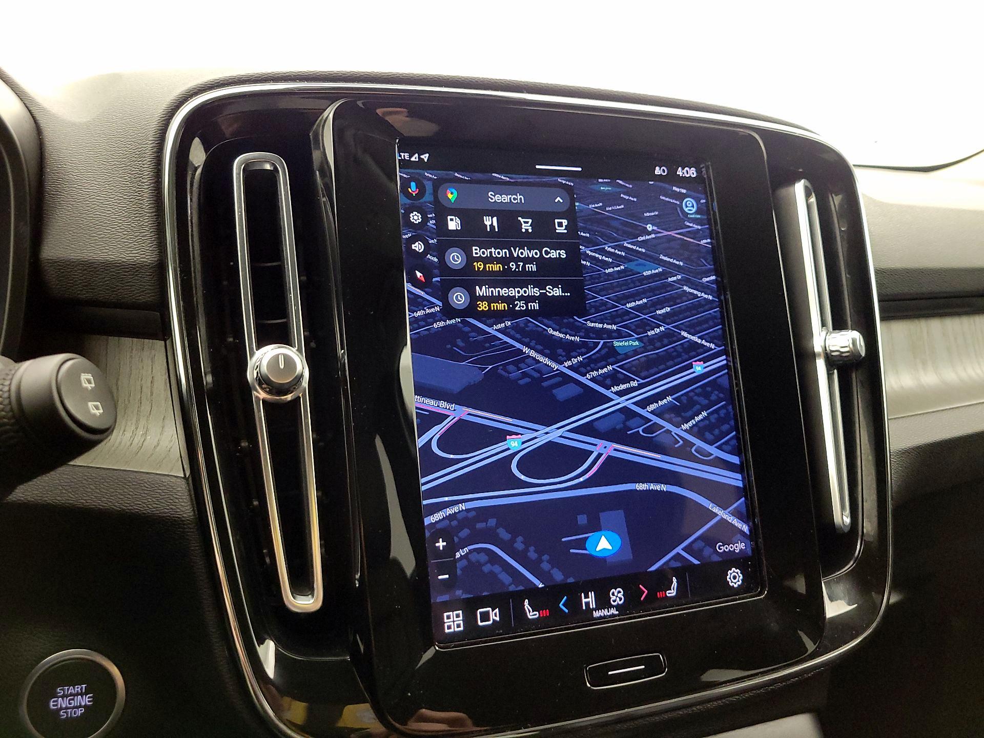 Thumbnail: 2023 Volvo XC40 - 14