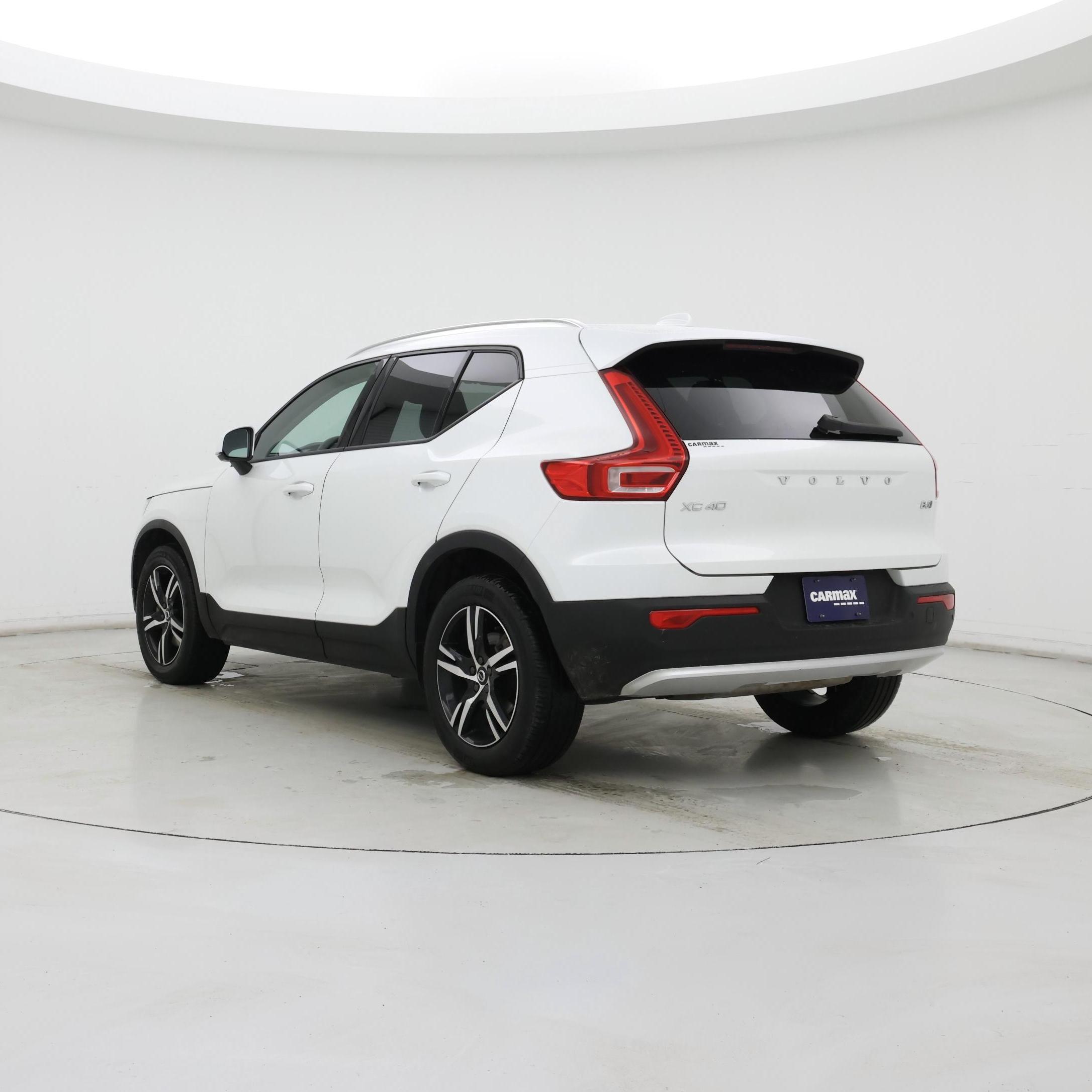 Thumbnail: 2023 Volvo XC40 - 2