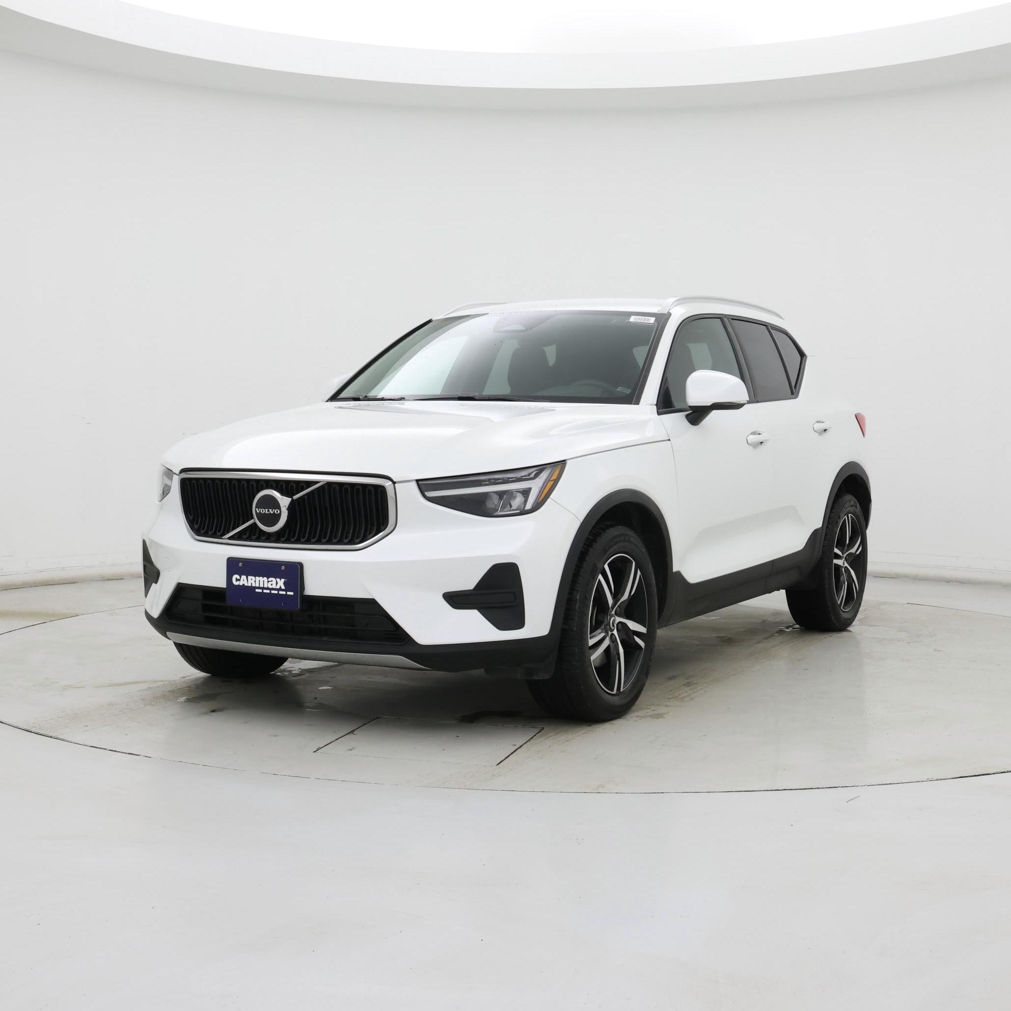 Thumbnail: 2023 Volvo XC40 - 4