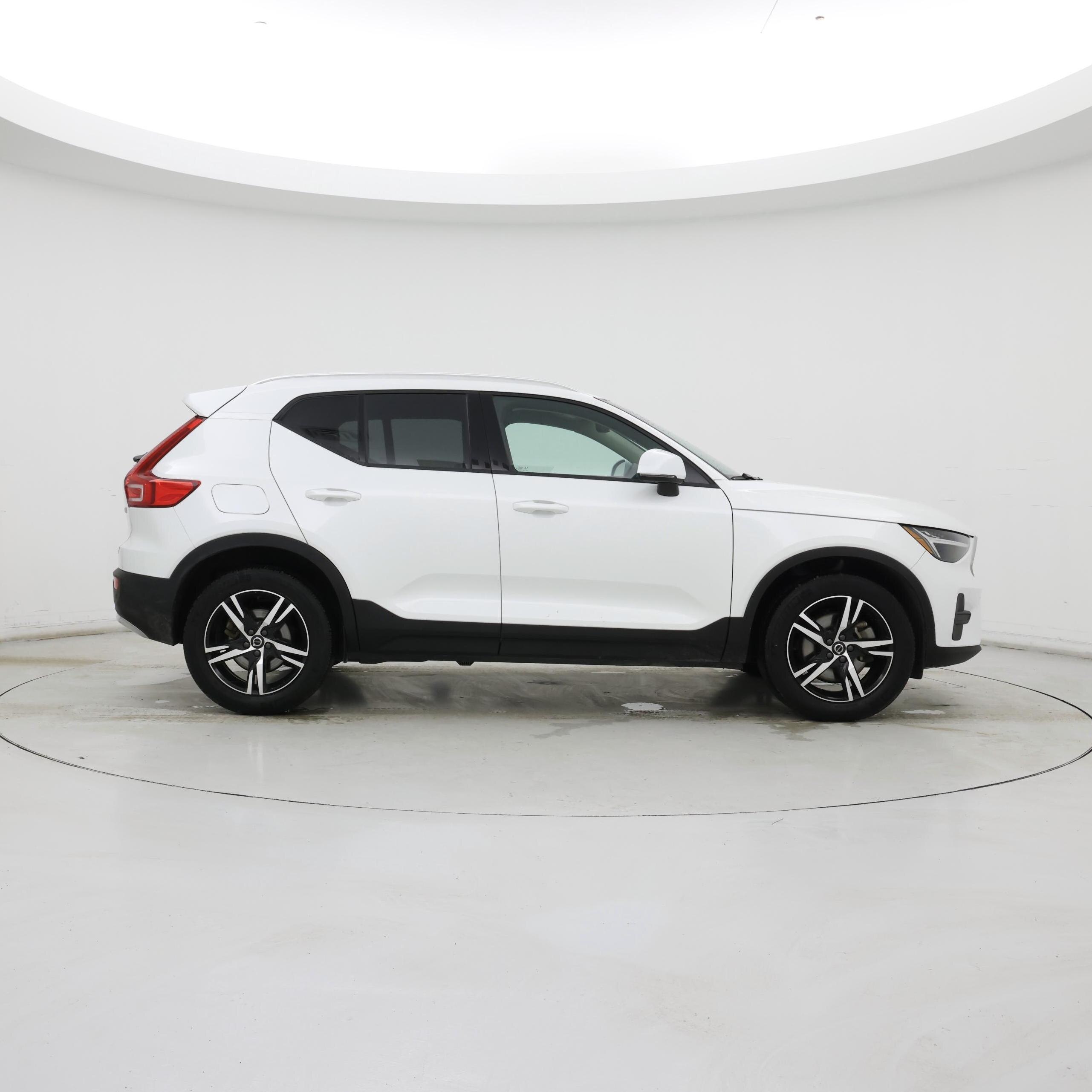 Thumbnail: 2023 Volvo XC40 - 7