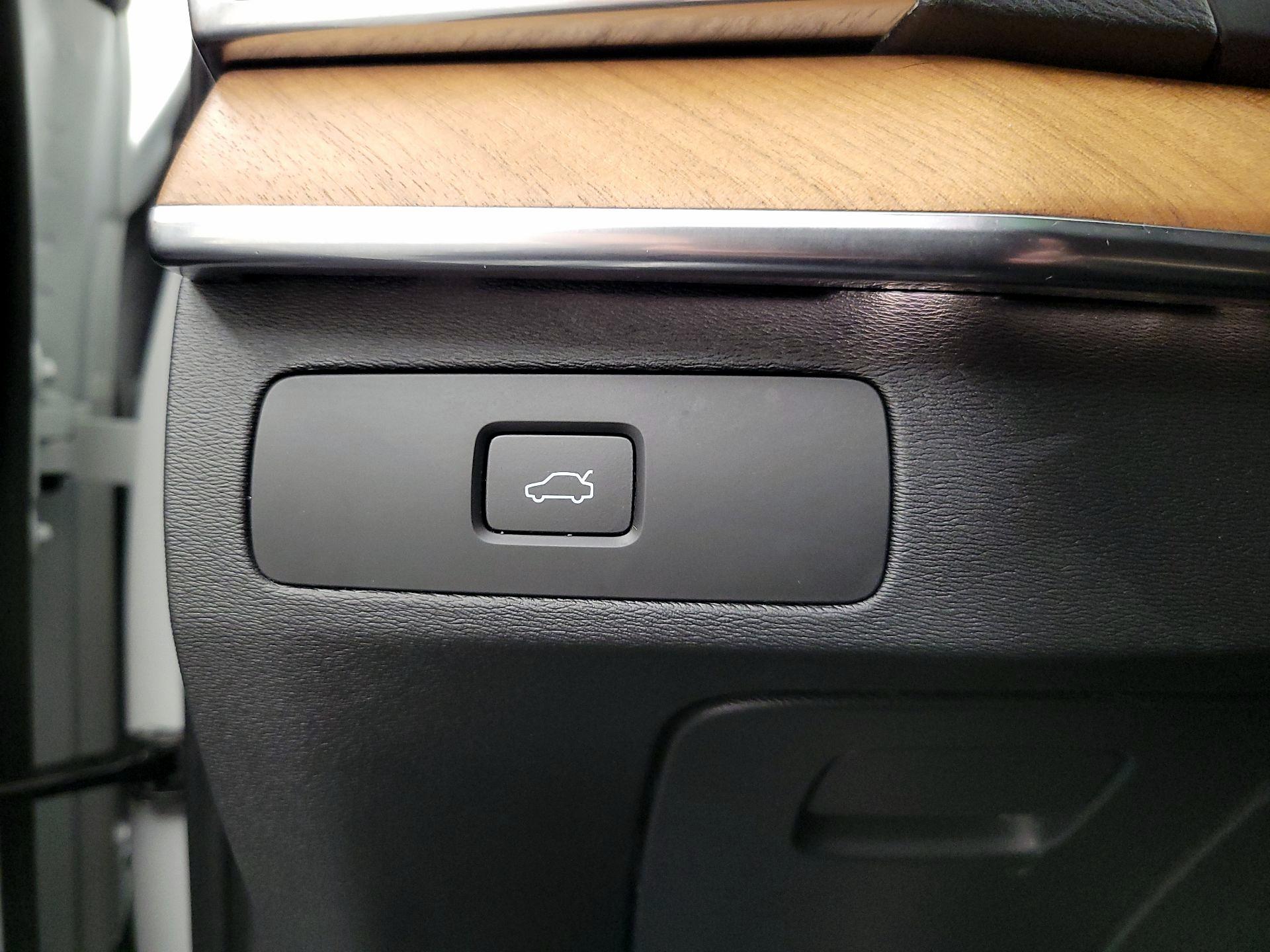 Thumbnail: 2023 Volvo XC90 - 13