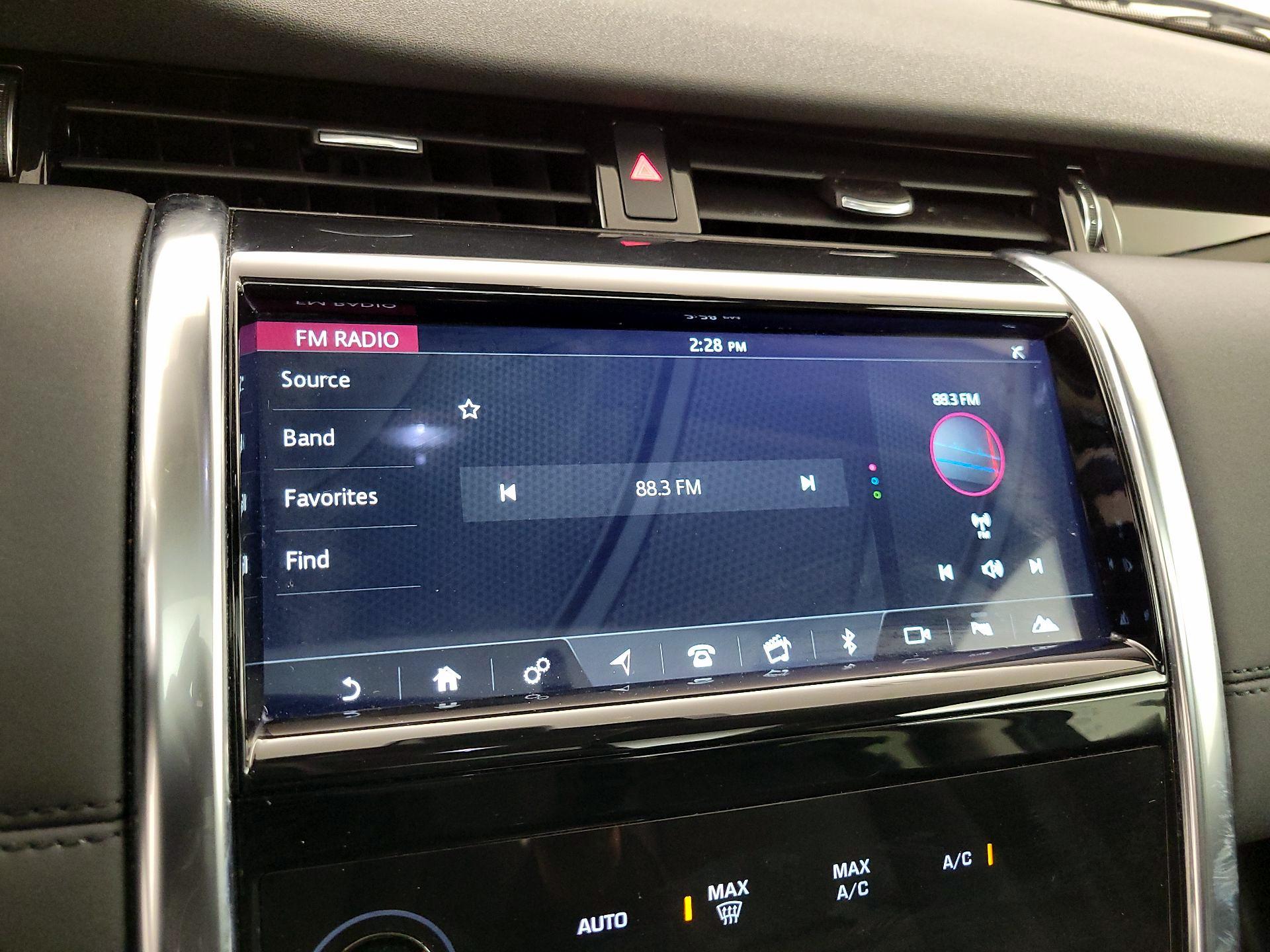 Thumbnail: 2020 Land Rover Discovery Sport - 15