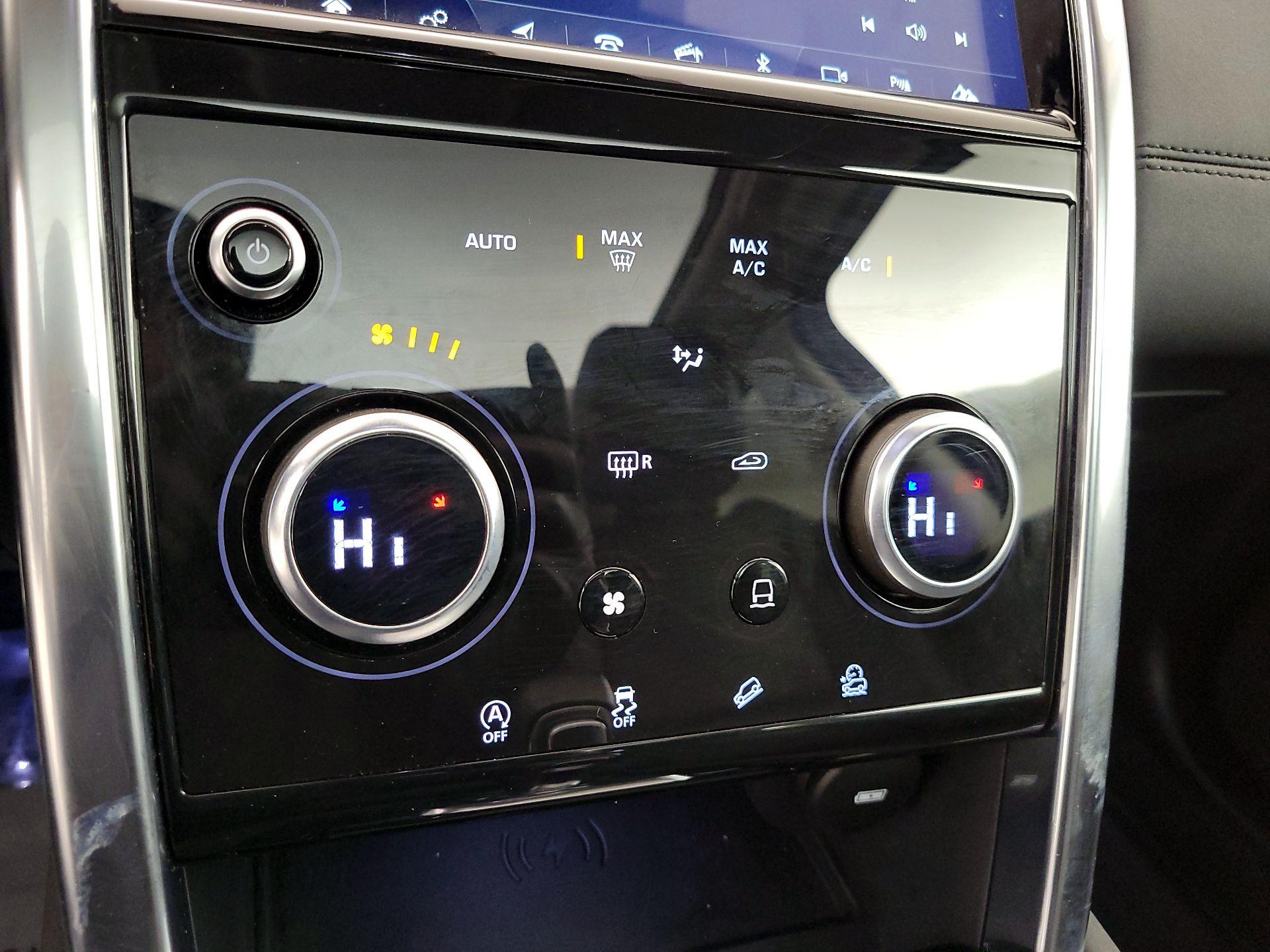 Thumbnail: 2020 Land Rover Discovery Sport - 16