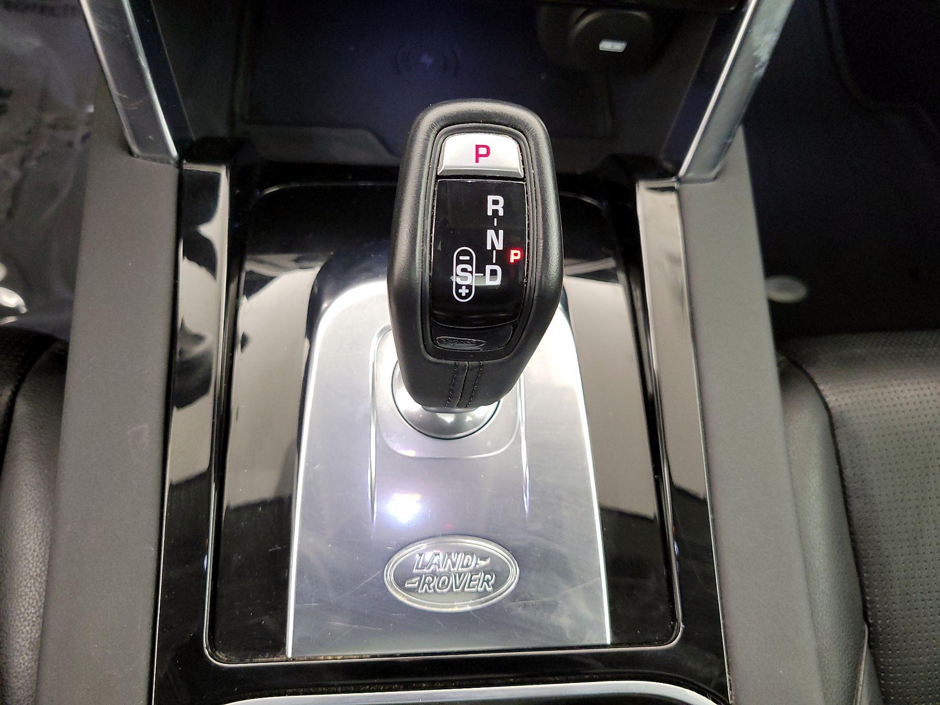 Thumbnail: 2020 Land Rover Discovery Sport - 17