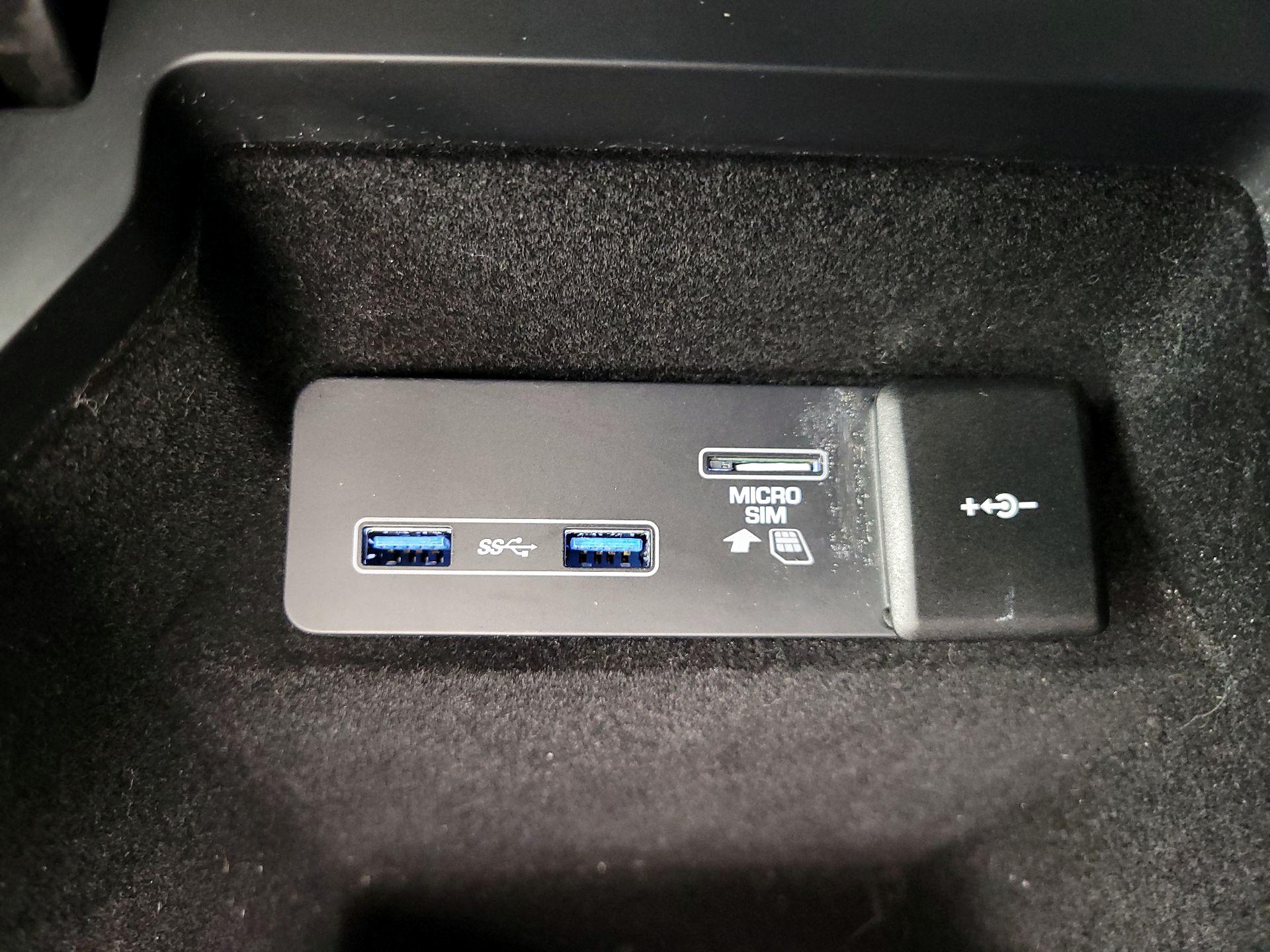 Thumbnail: 2020 Land Rover Discovery Sport - 18