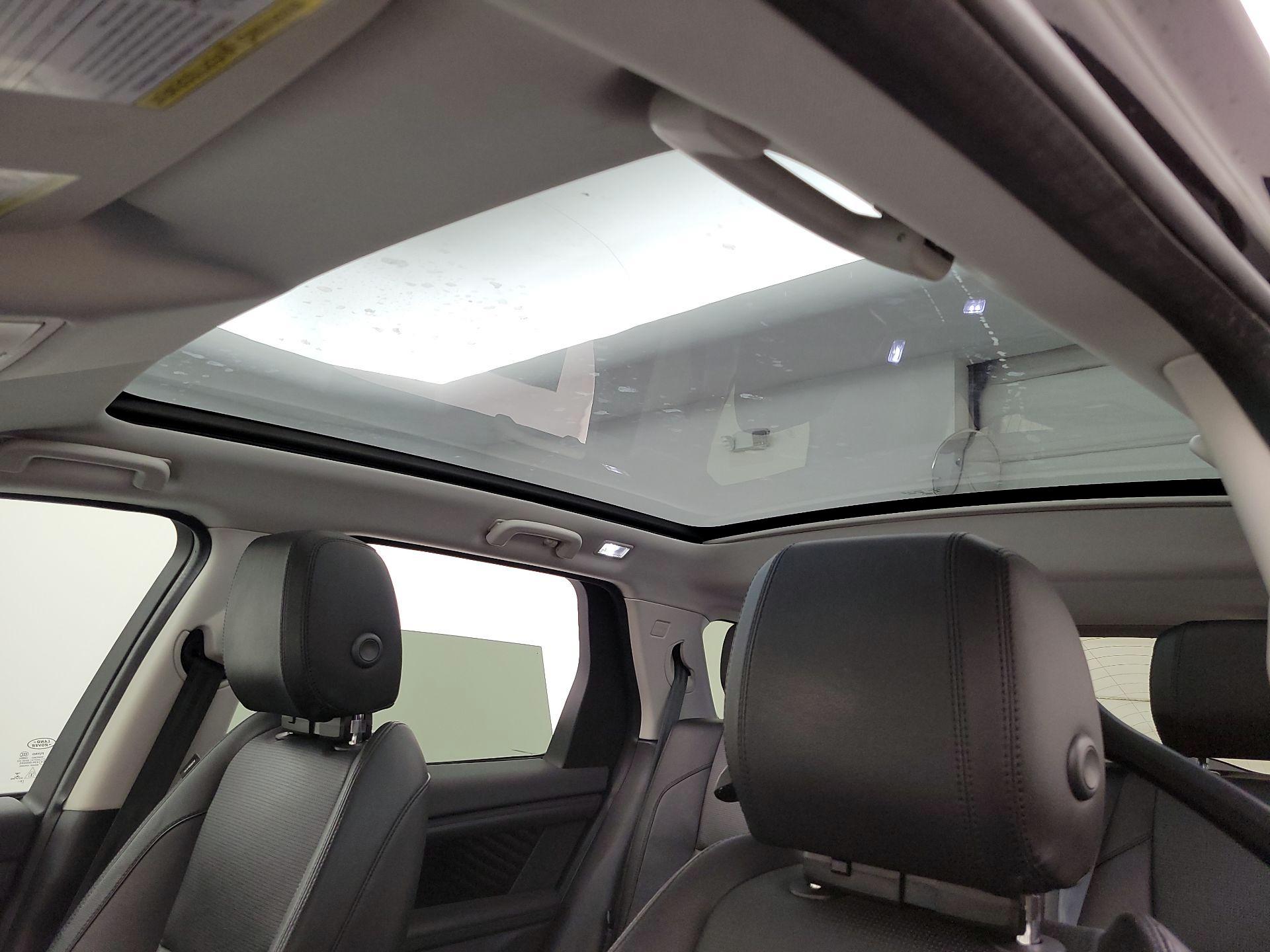 Thumbnail: 2020 Land Rover Discovery Sport - 19