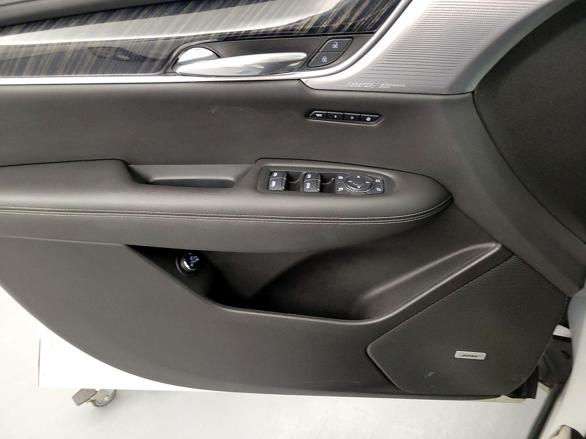 Thumbnail: 2023 Cadillac XT6 - 12