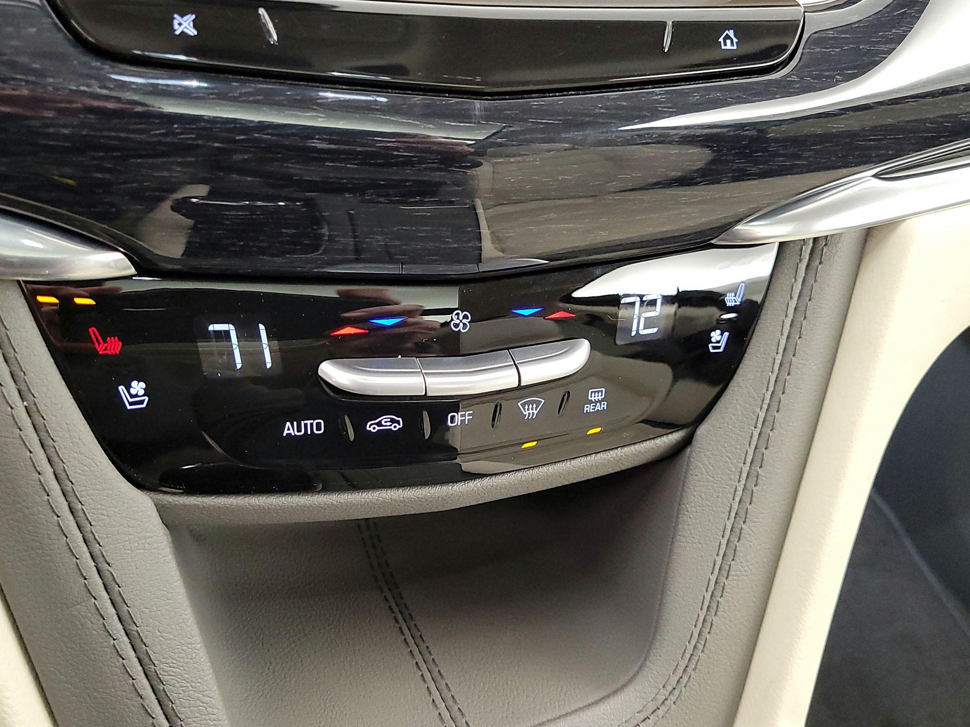 Thumbnail: 2023 Cadillac XT6 - 17