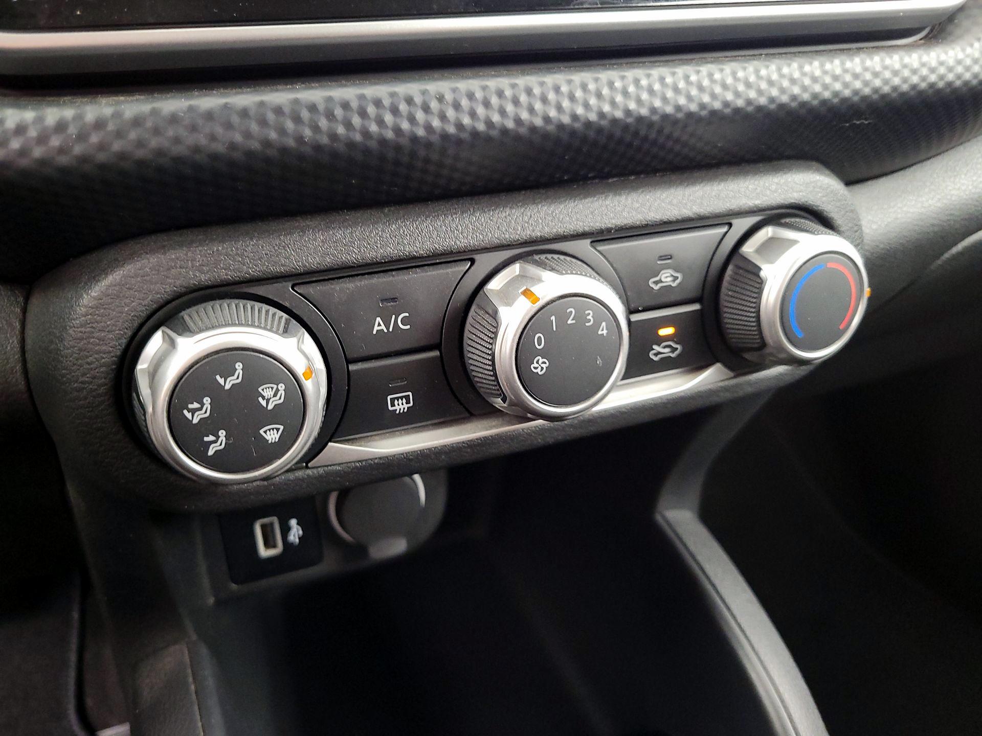 Thumbnail: 2021 Nissan Kicks - 16