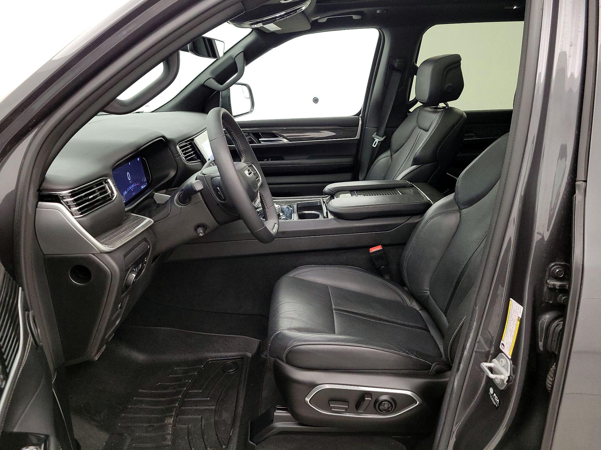 Thumbnail: 2022 Jeep Wagoneer - 11