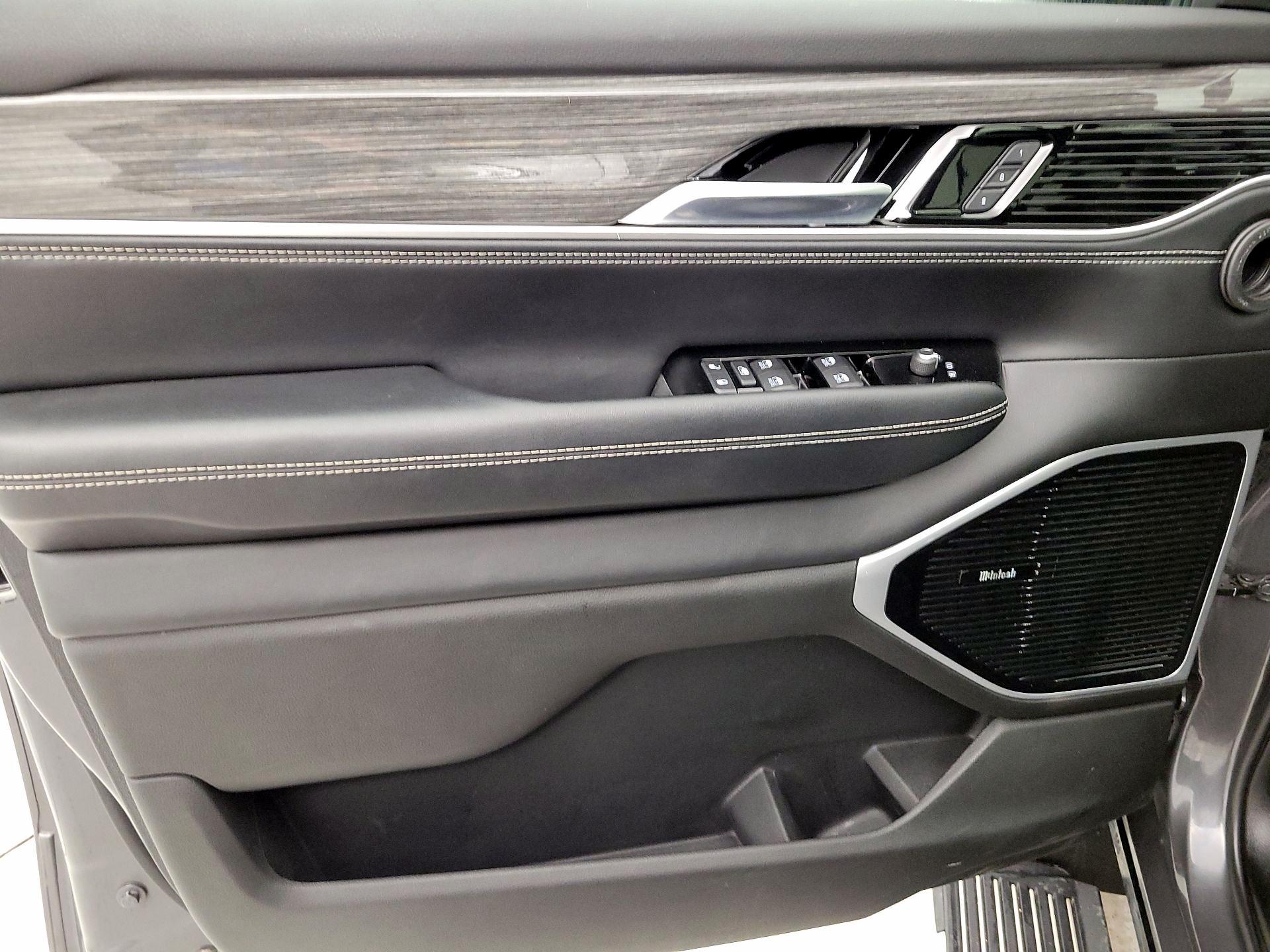 Thumbnail: 2022 Jeep Wagoneer - 12