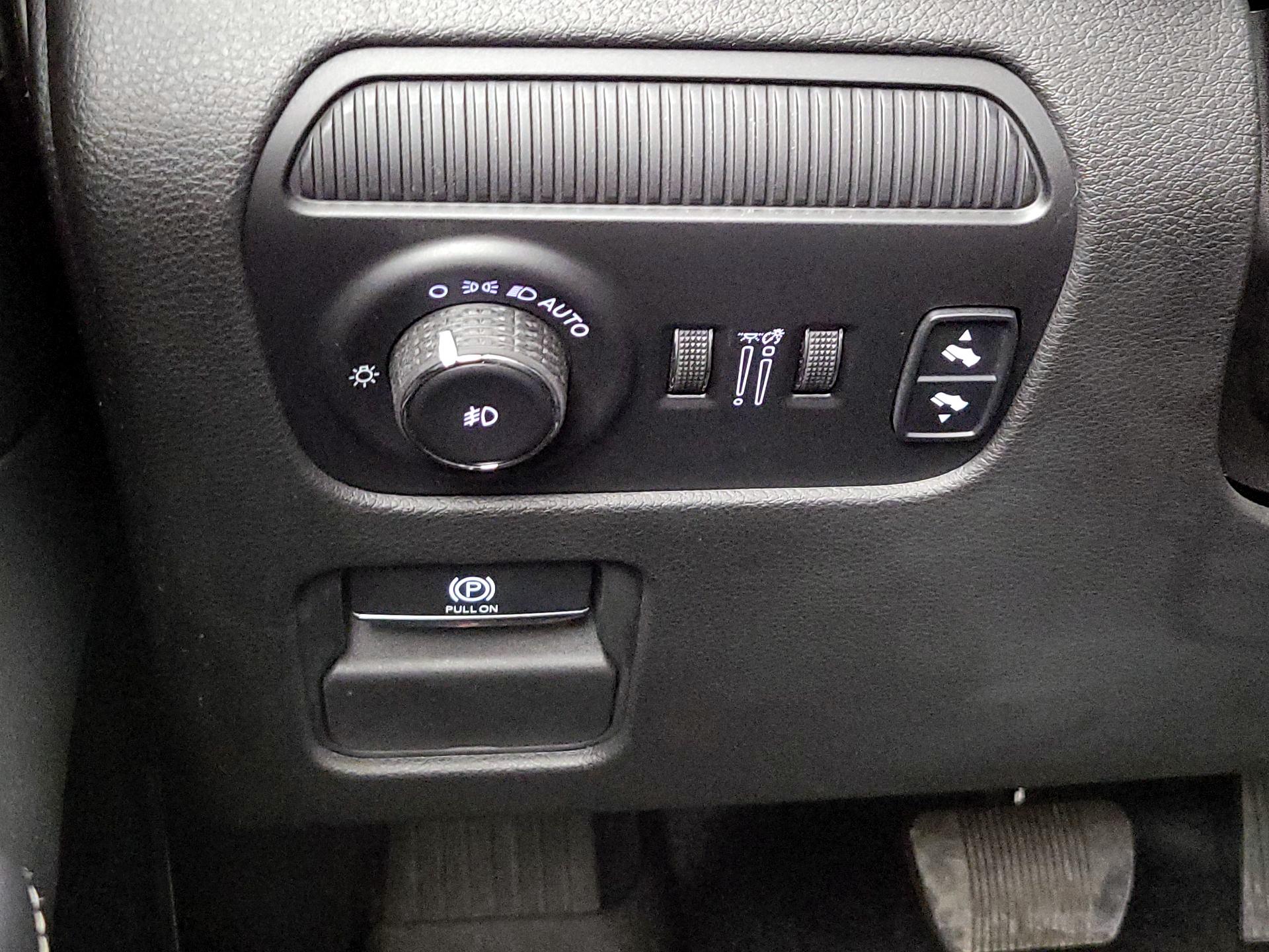 Thumbnail: 2022 Jeep Wagoneer - 13