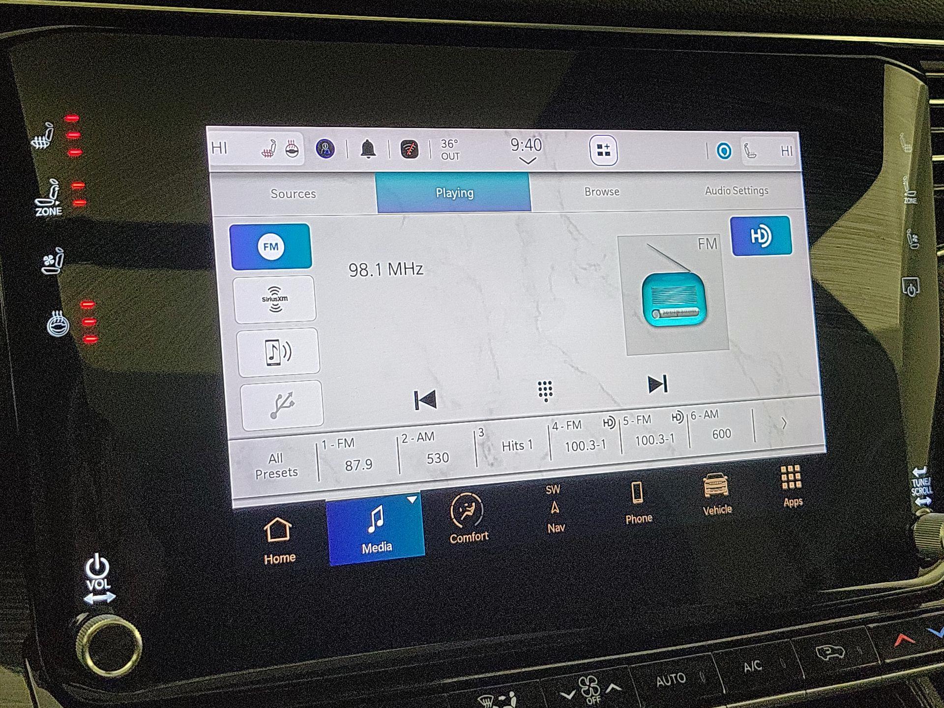 Thumbnail: 2022 Jeep Wagoneer - 16