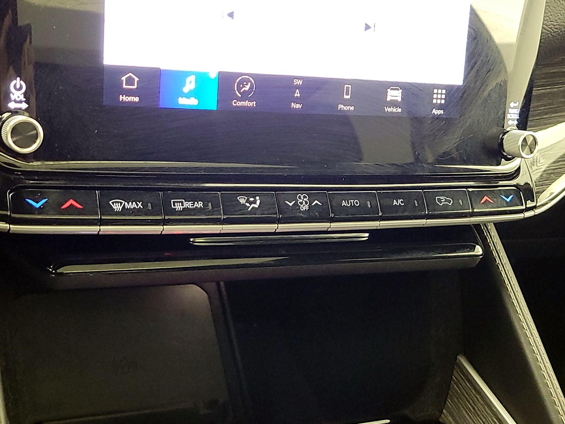 Thumbnail: 2022 Jeep Wagoneer - 17