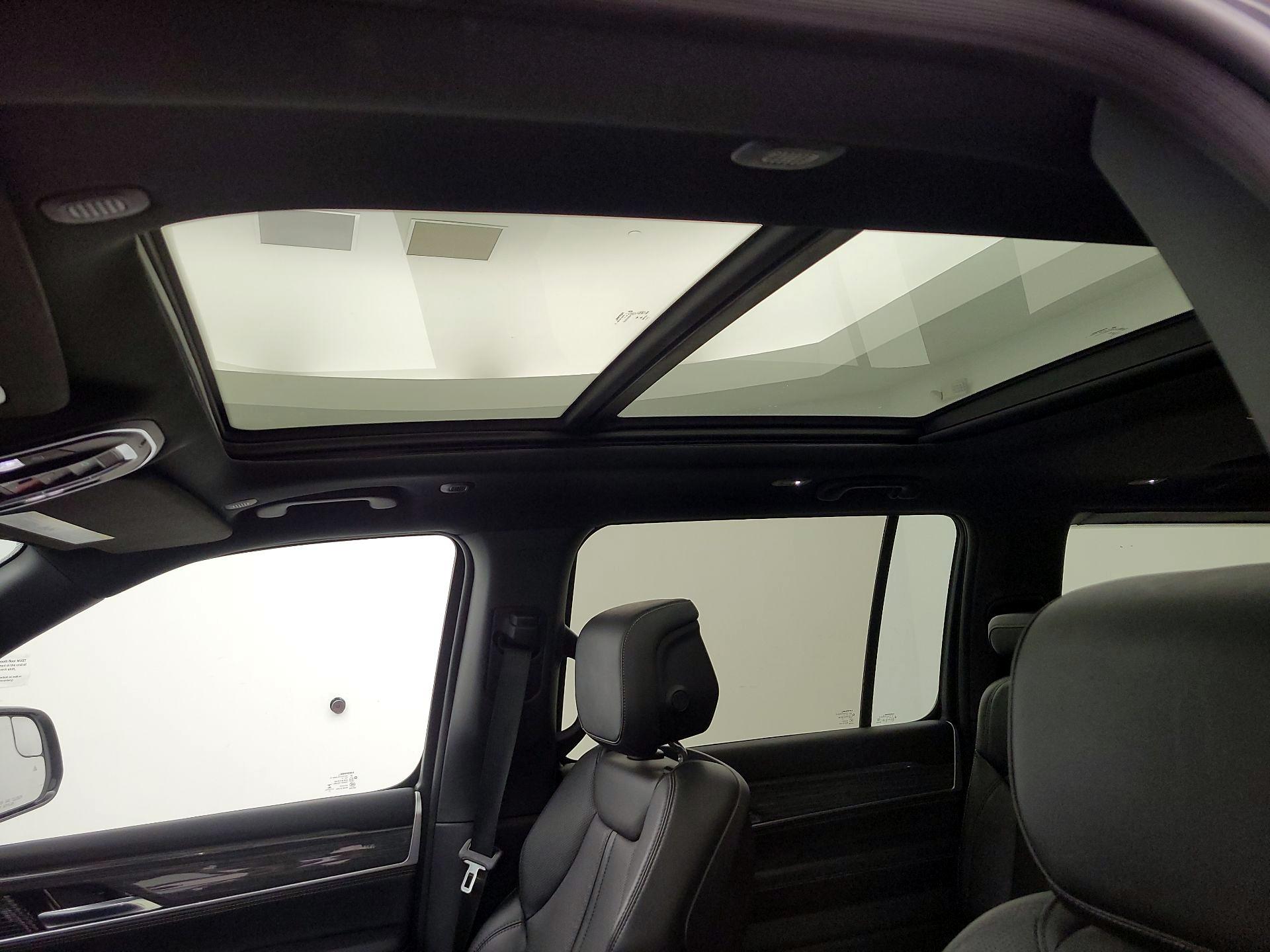 Thumbnail: 2022 Jeep Wagoneer - 20