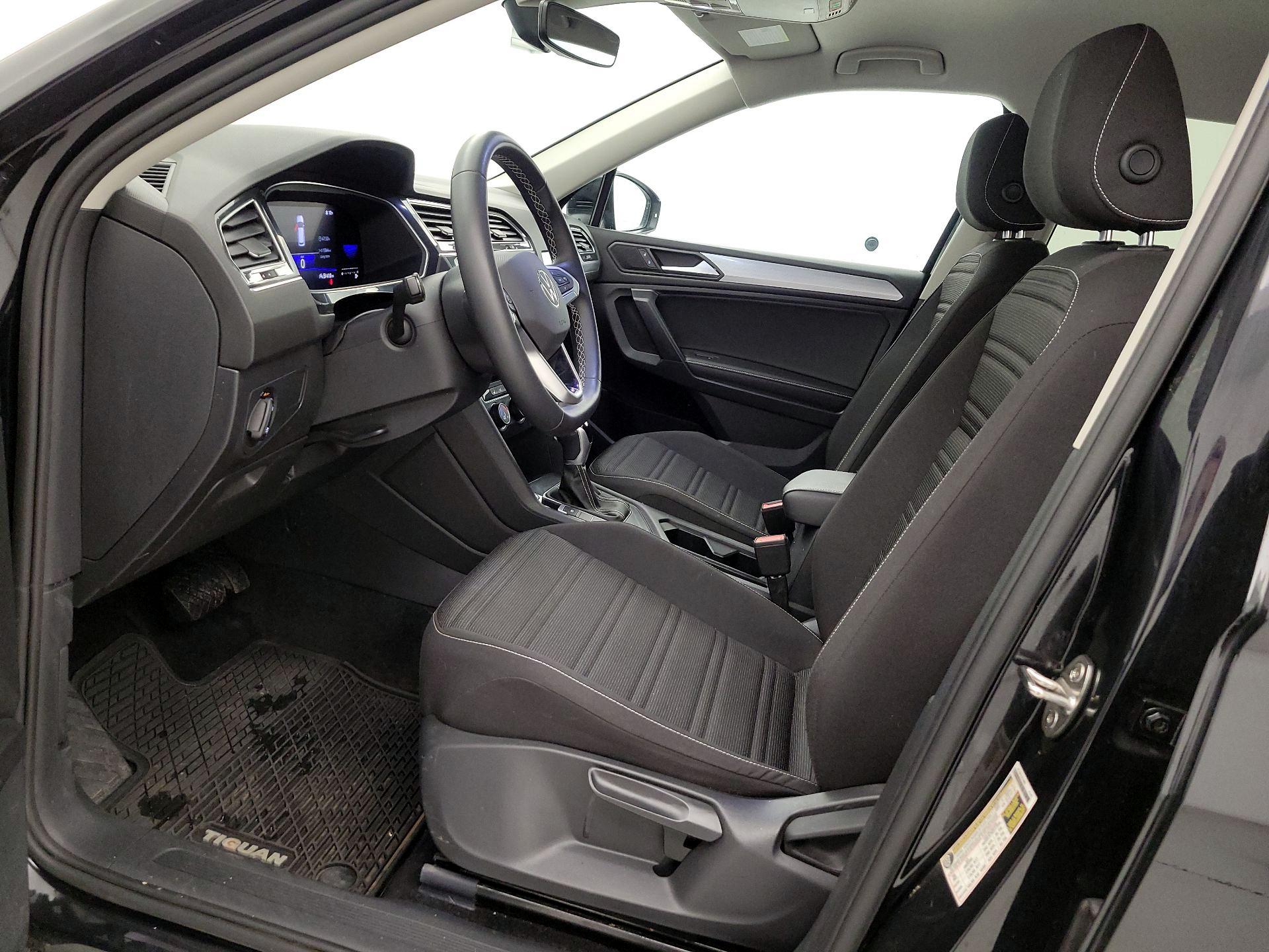 Thumbnail: 2023 Volkswagen Tiguan - 11