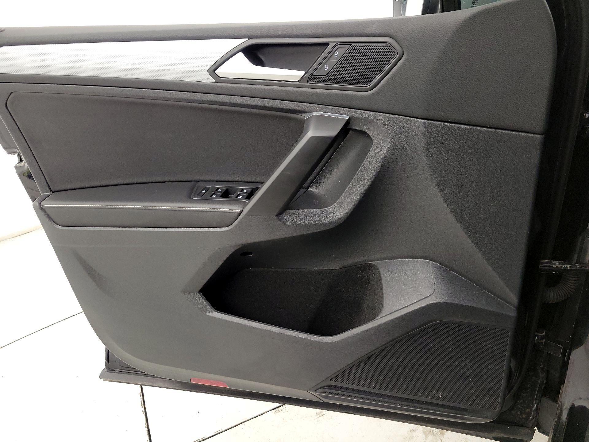 Thumbnail: 2023 Volkswagen Tiguan - 12