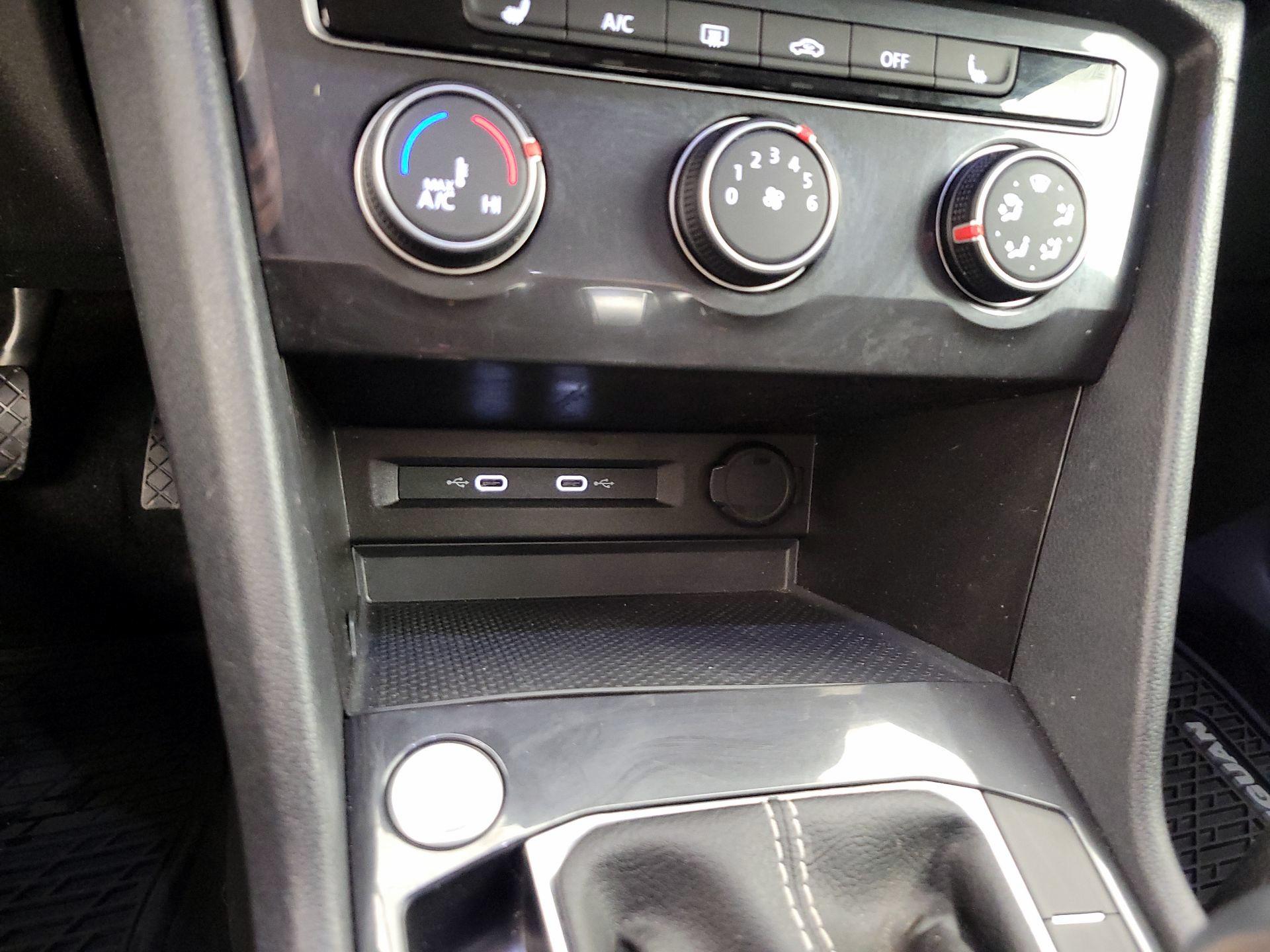 Thumbnail: 2023 Volkswagen Tiguan - 18