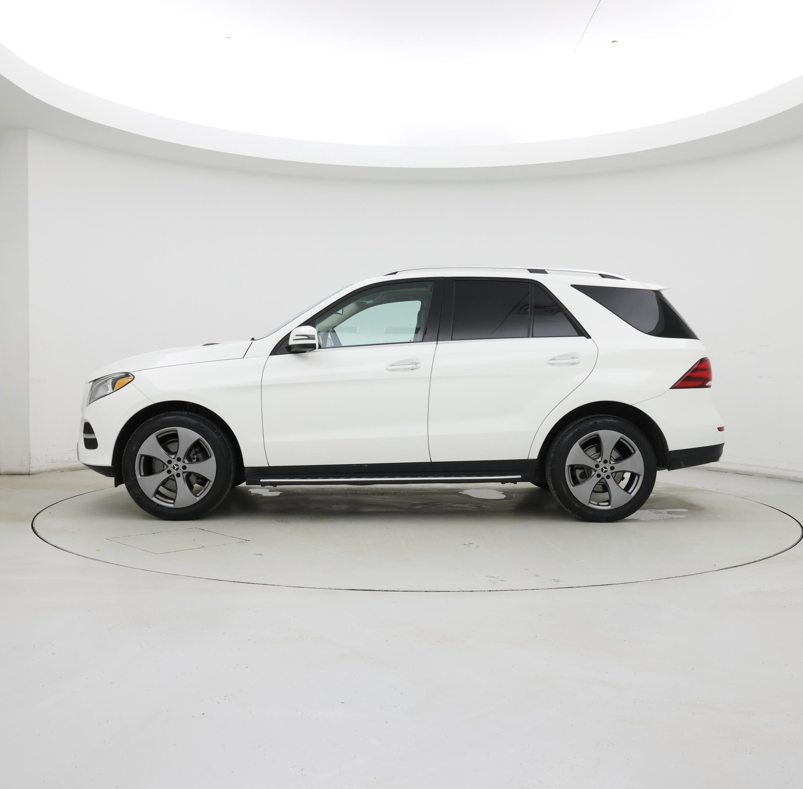 Thumbnail: 2017 Mercedes-Benz GLE - 3