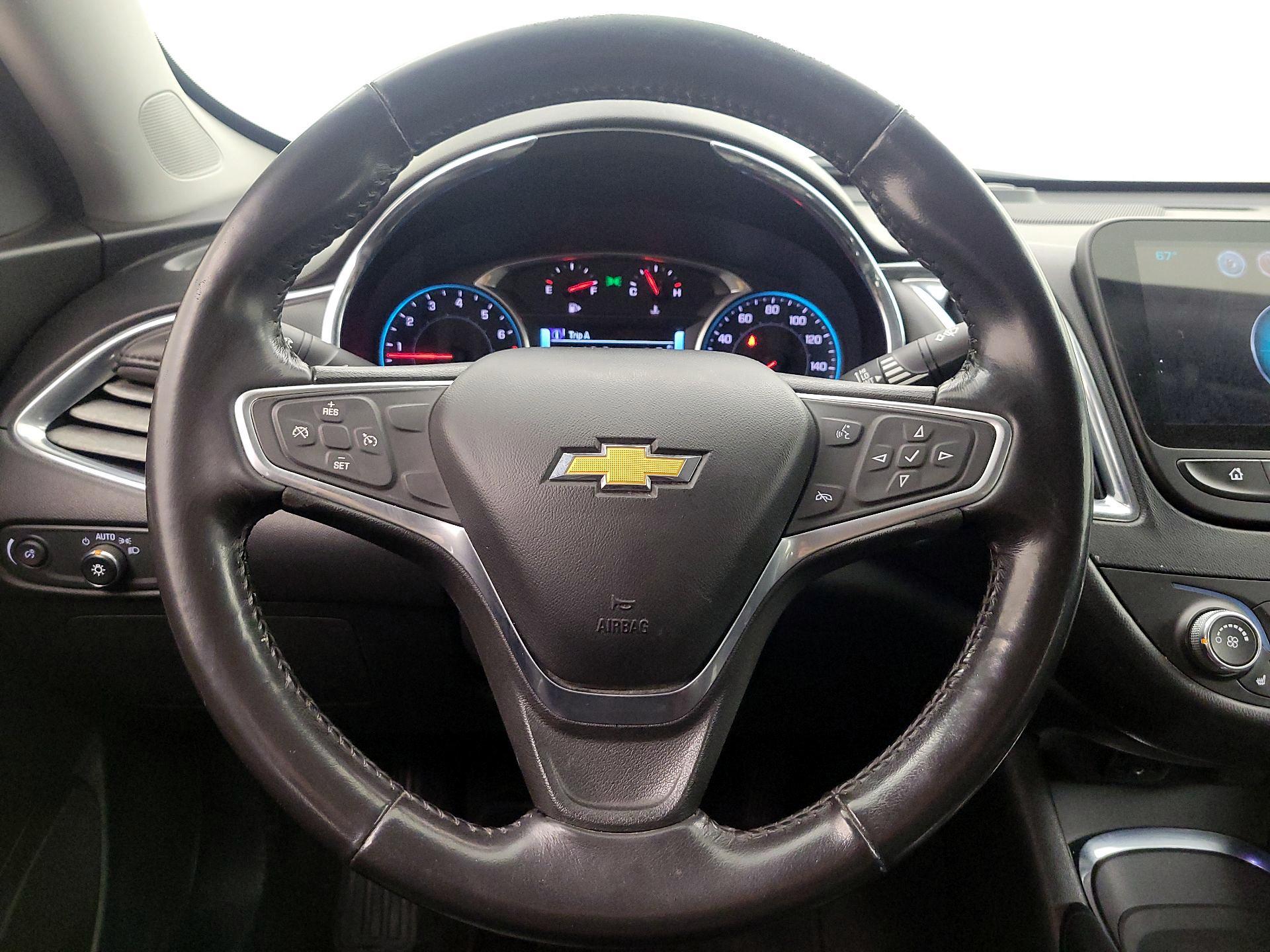 Thumbnail: 2018 Chevrolet Malibu - 10