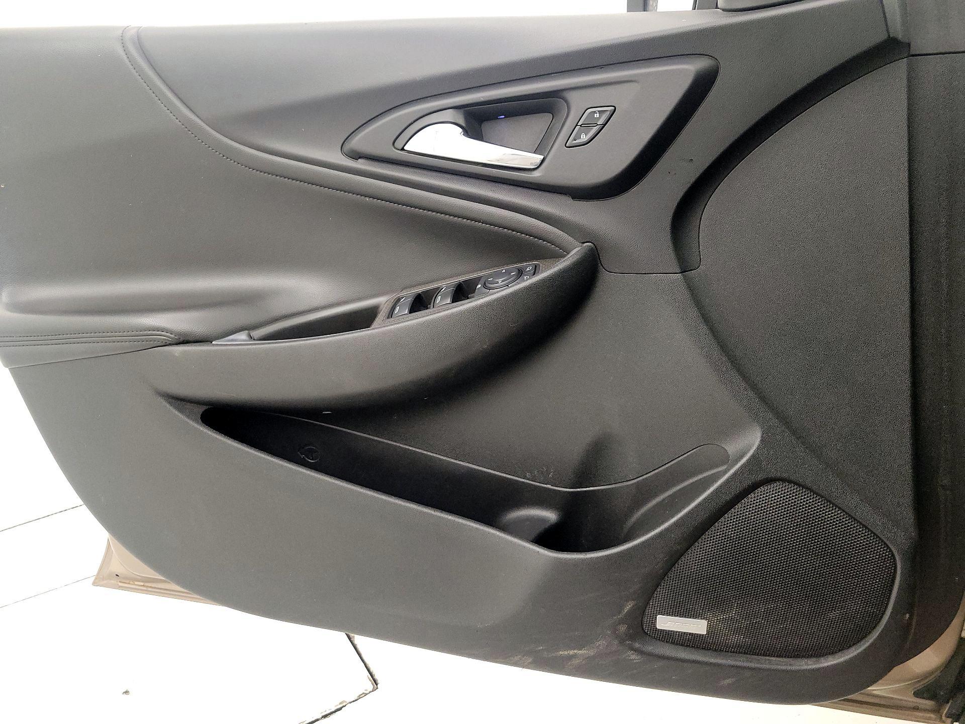 Thumbnail: 2018 Chevrolet Malibu - 12