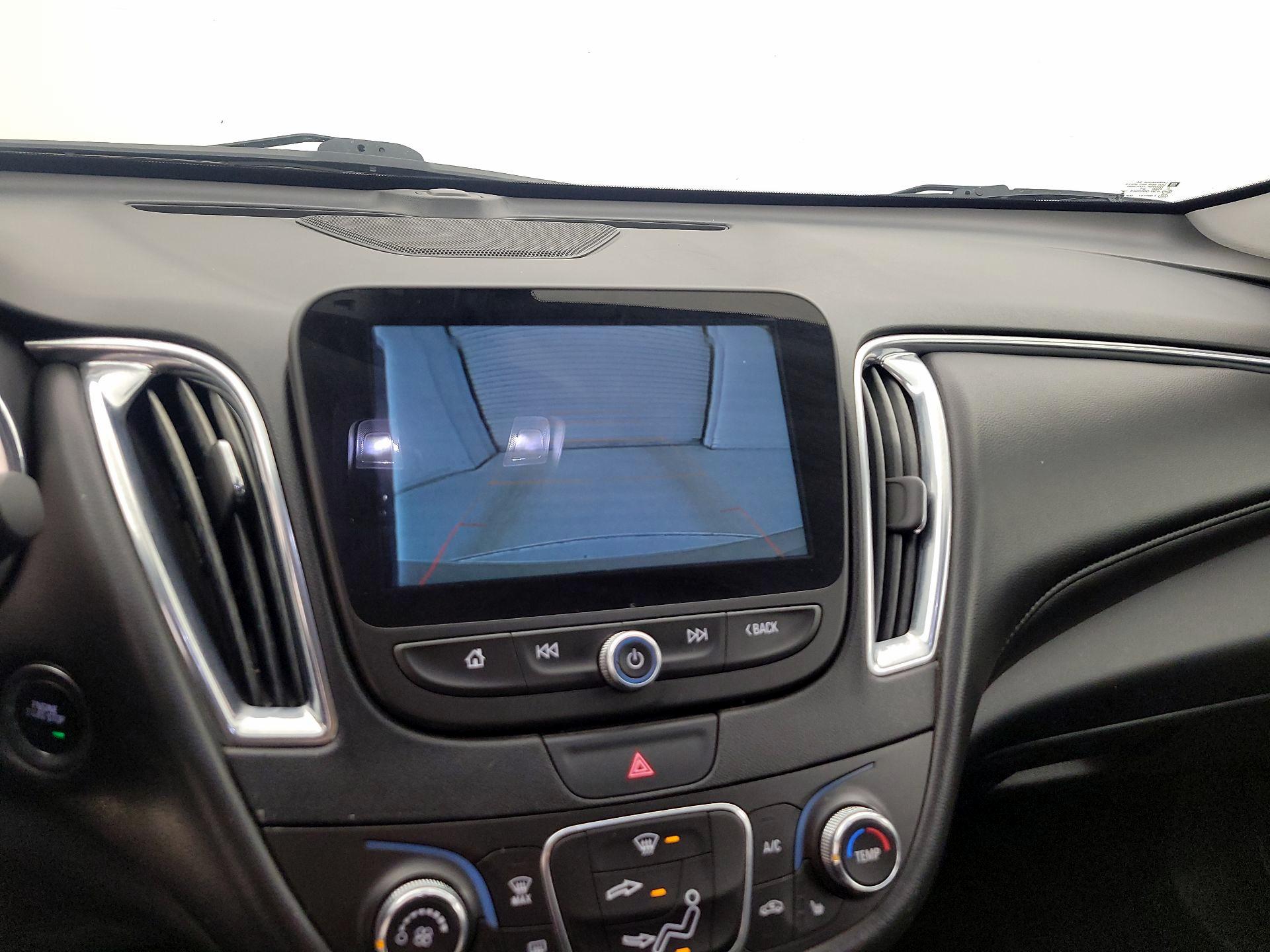 Thumbnail: 2018 Chevrolet Malibu - 15