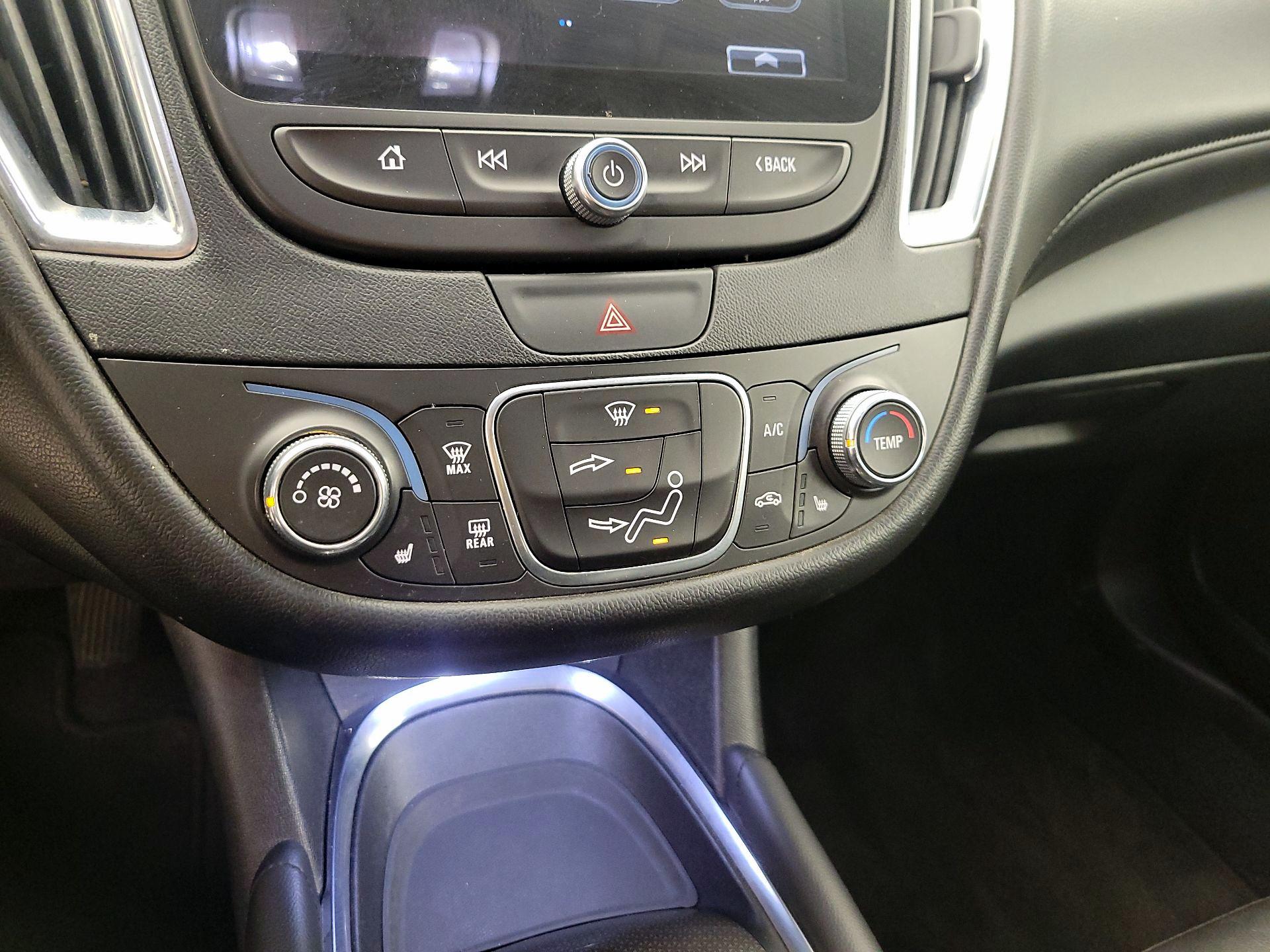 Thumbnail: 2018 Chevrolet Malibu - 17