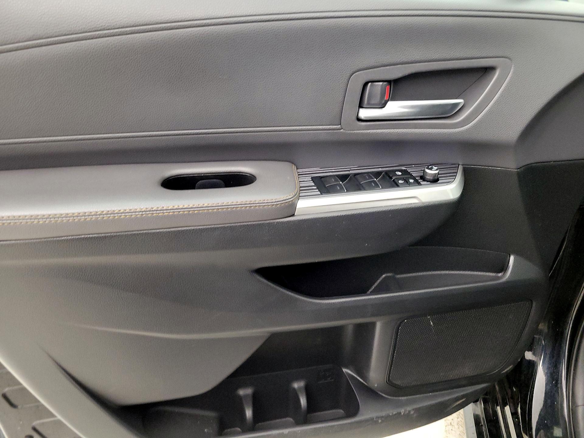 Thumbnail: 2023 Toyota Sienna - 12