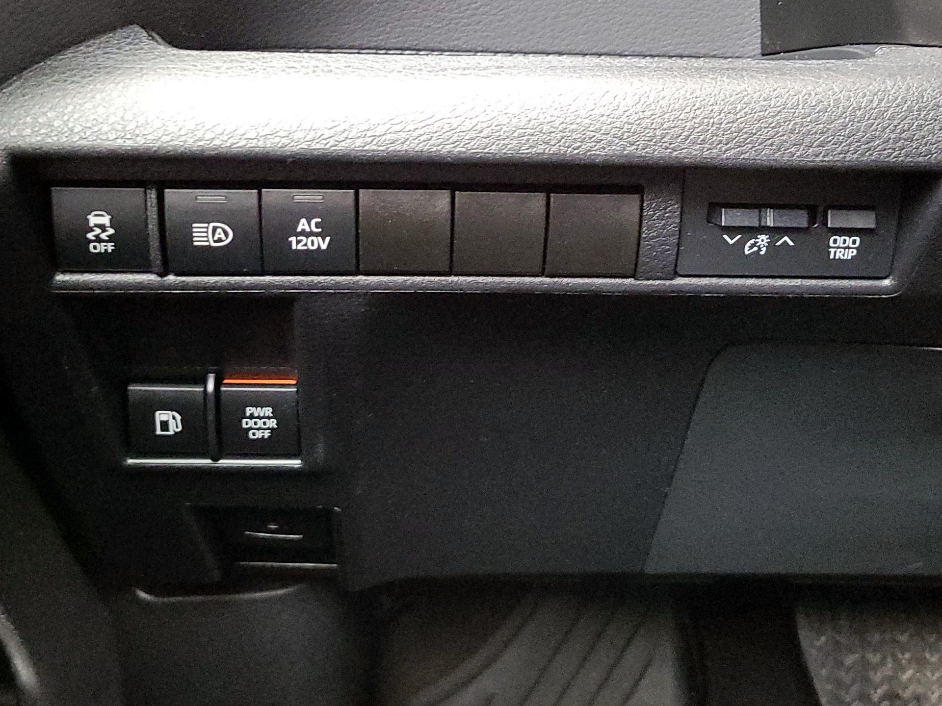 Thumbnail: 2023 Toyota Sienna - 13