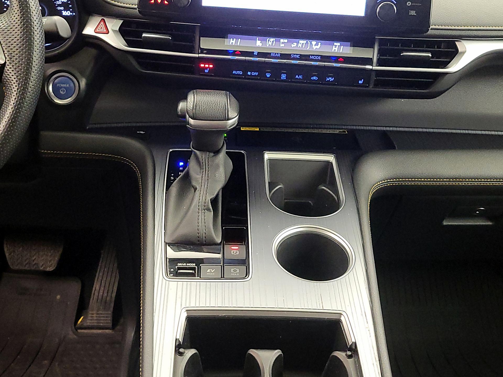 Thumbnail: 2023 Toyota Sienna - 18