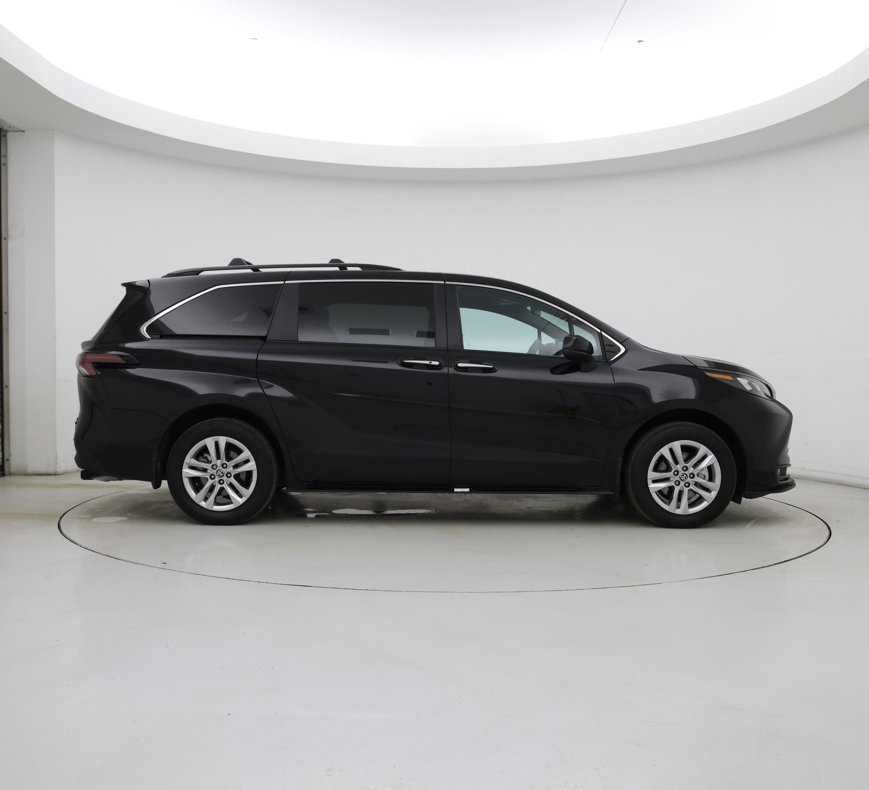 Thumbnail: 2023 Toyota Sienna - 7