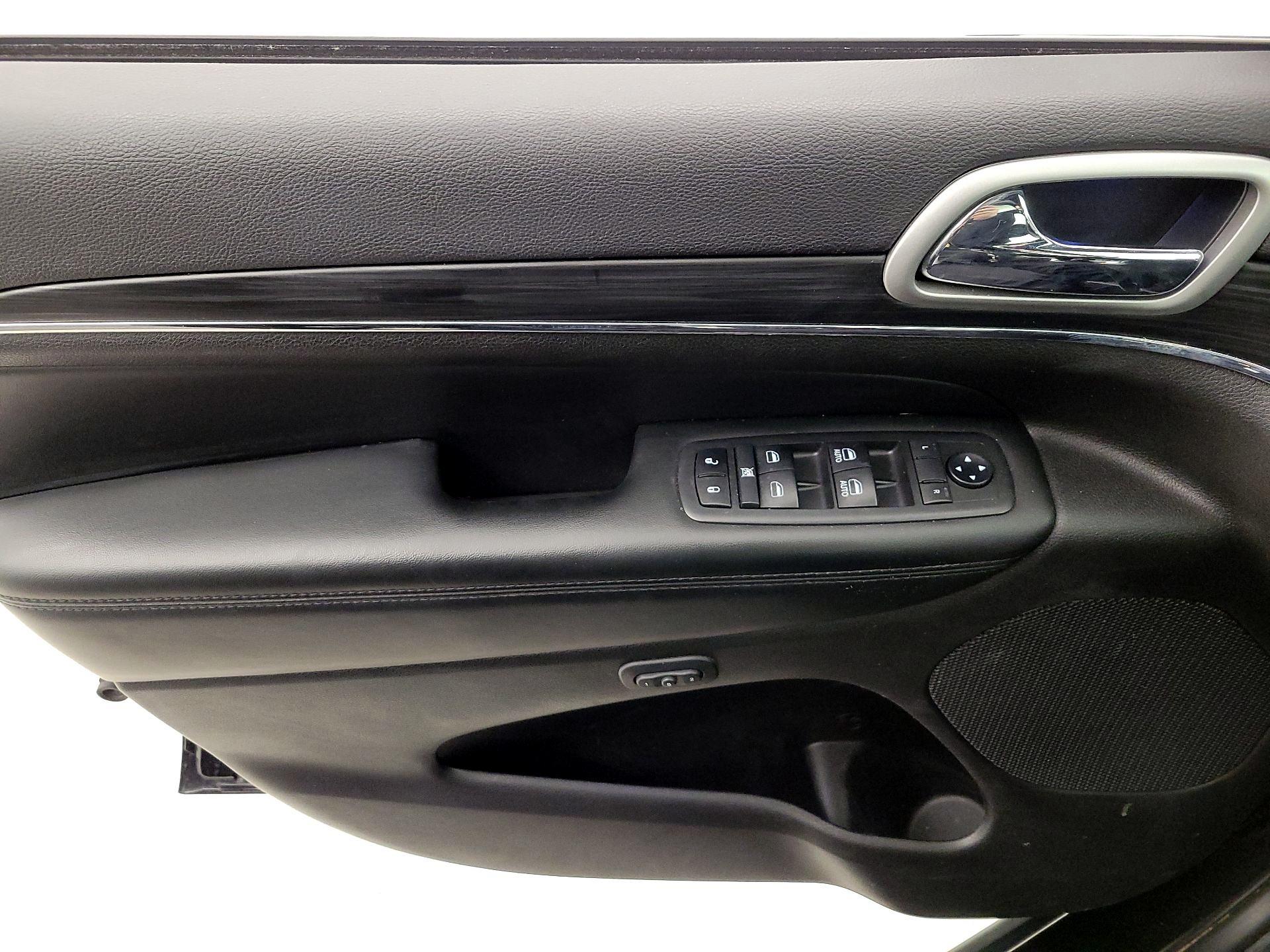 Thumbnail: 2019 Jeep Grand Cherokee - 12