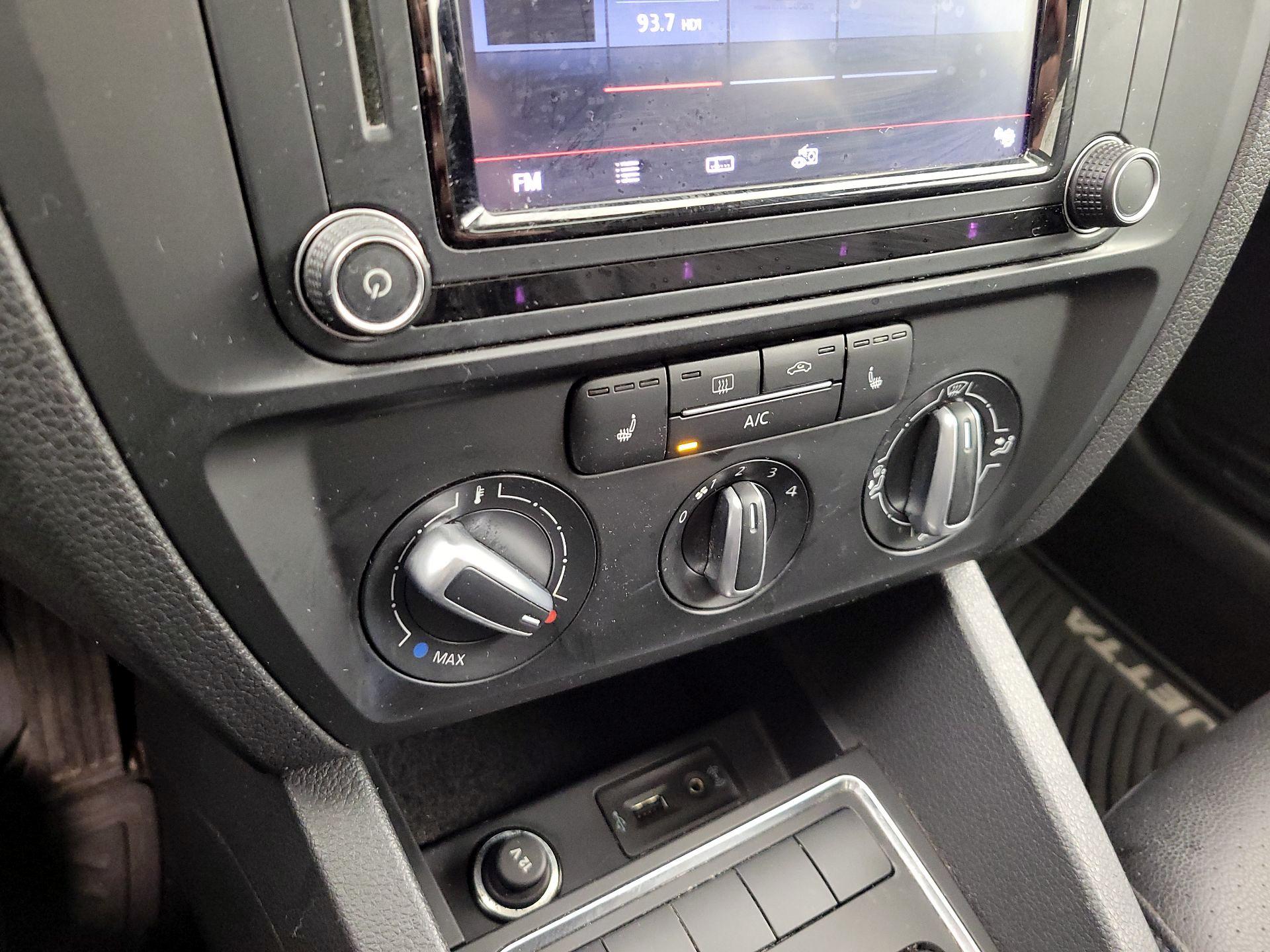 Thumbnail: 2017 Volkswagen Jetta - 16