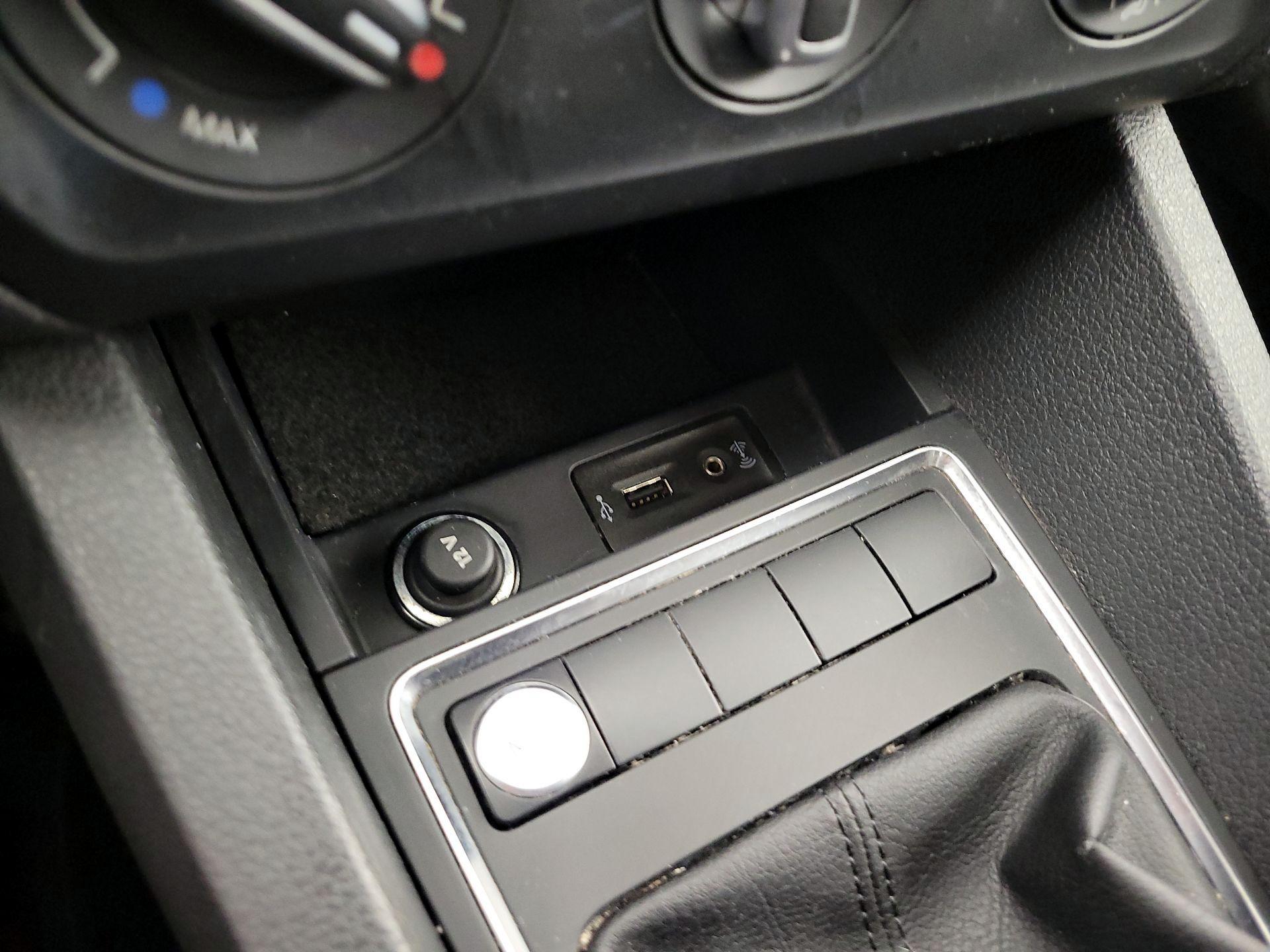 Thumbnail: 2017 Volkswagen Jetta - 18