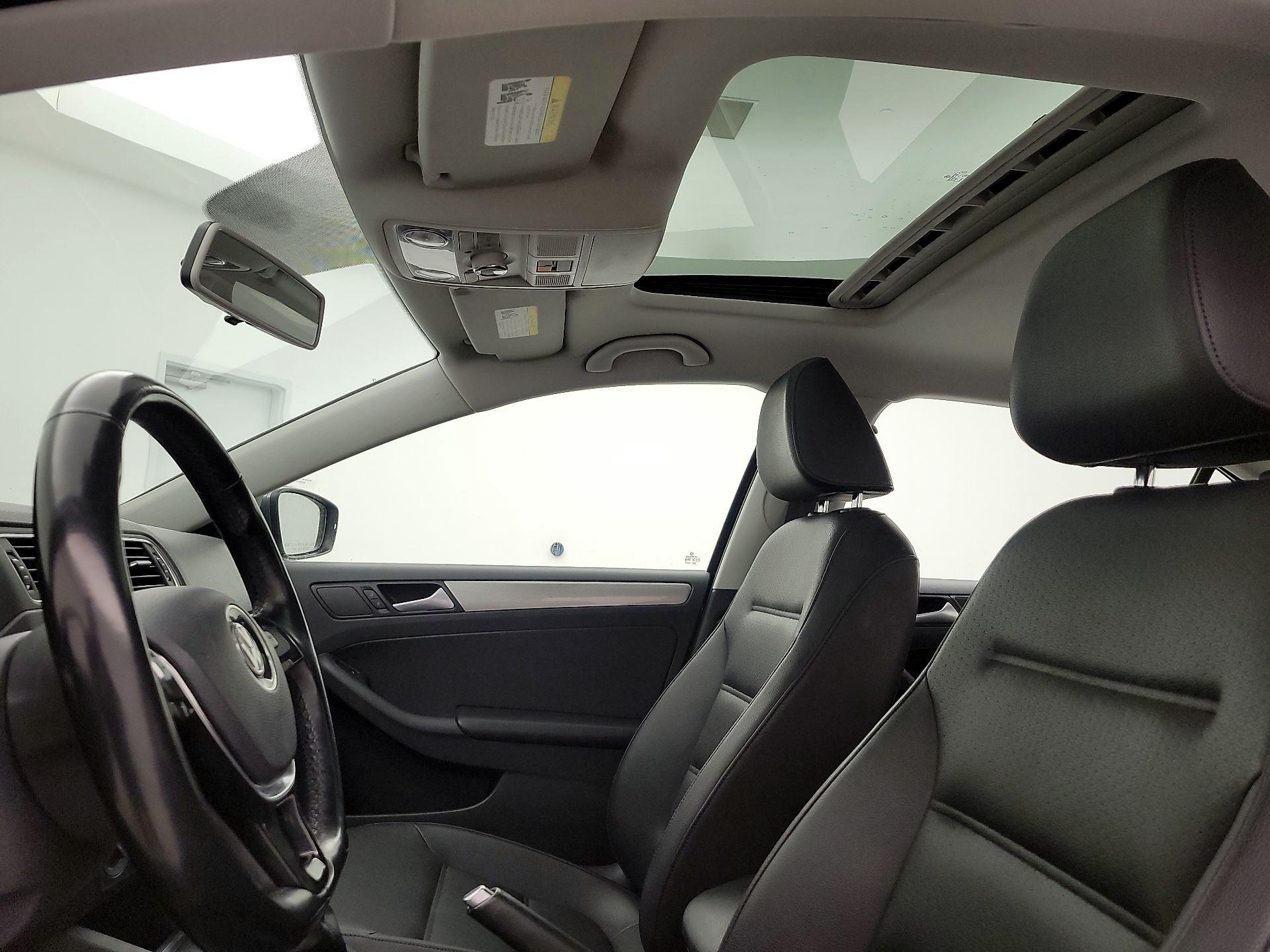 Thumbnail: 2017 Volkswagen Jetta - 19