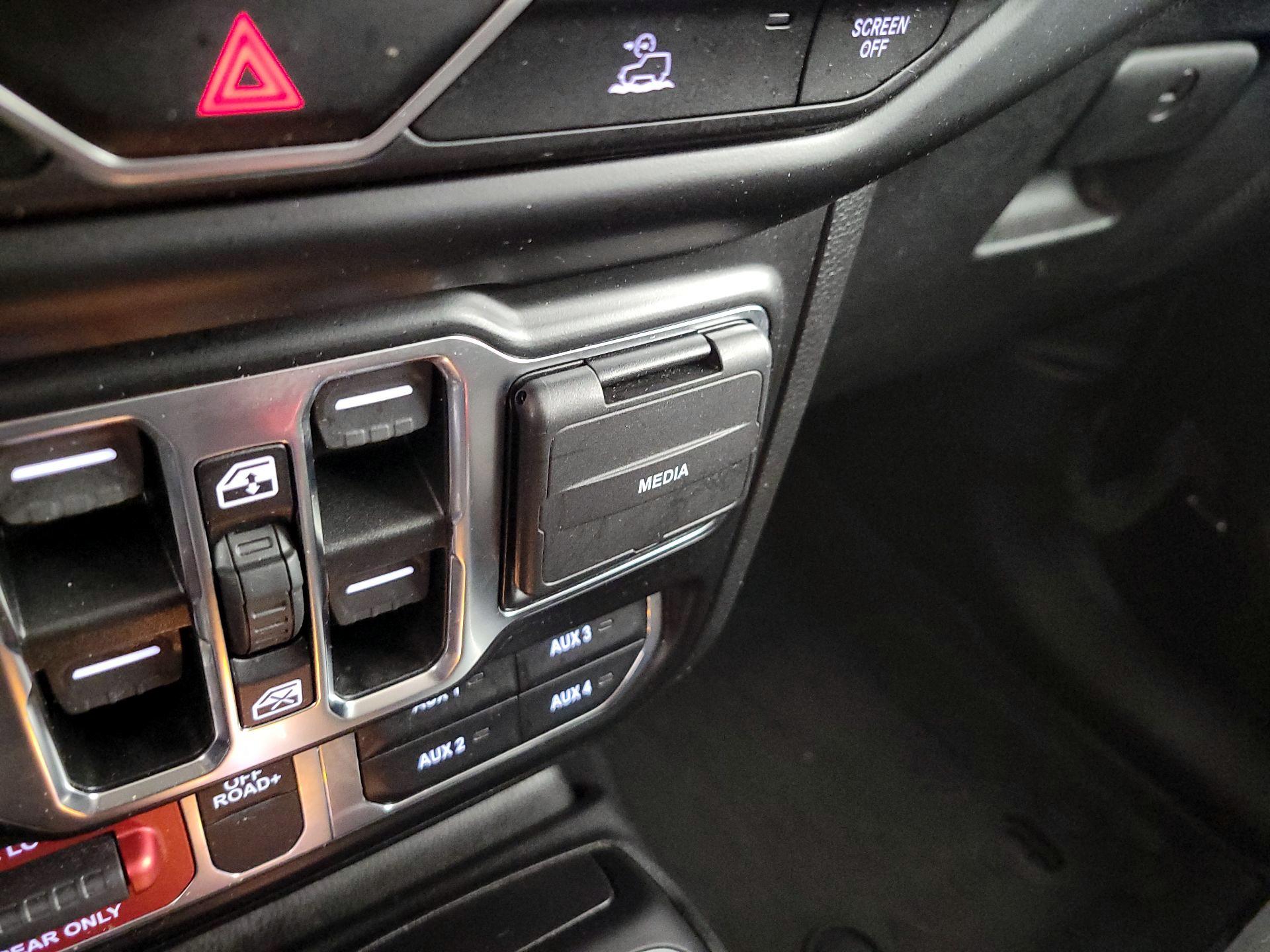 Thumbnail: 2022 Jeep Gladiator - 19